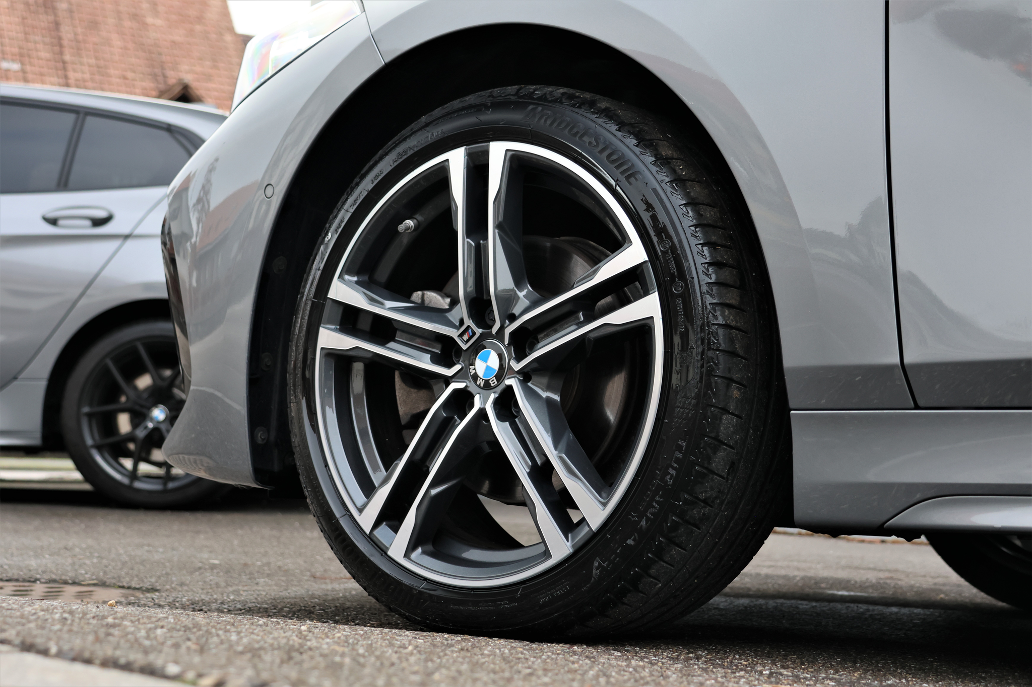 listing desktop thumbnail image 6