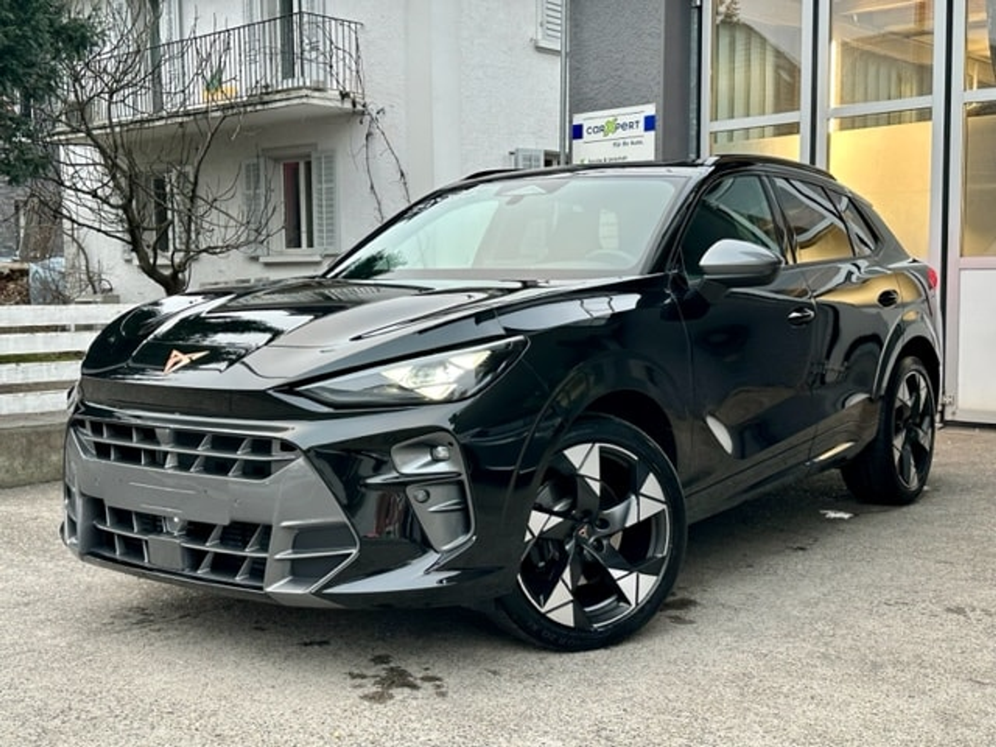 listing desktop thumbnail image 2