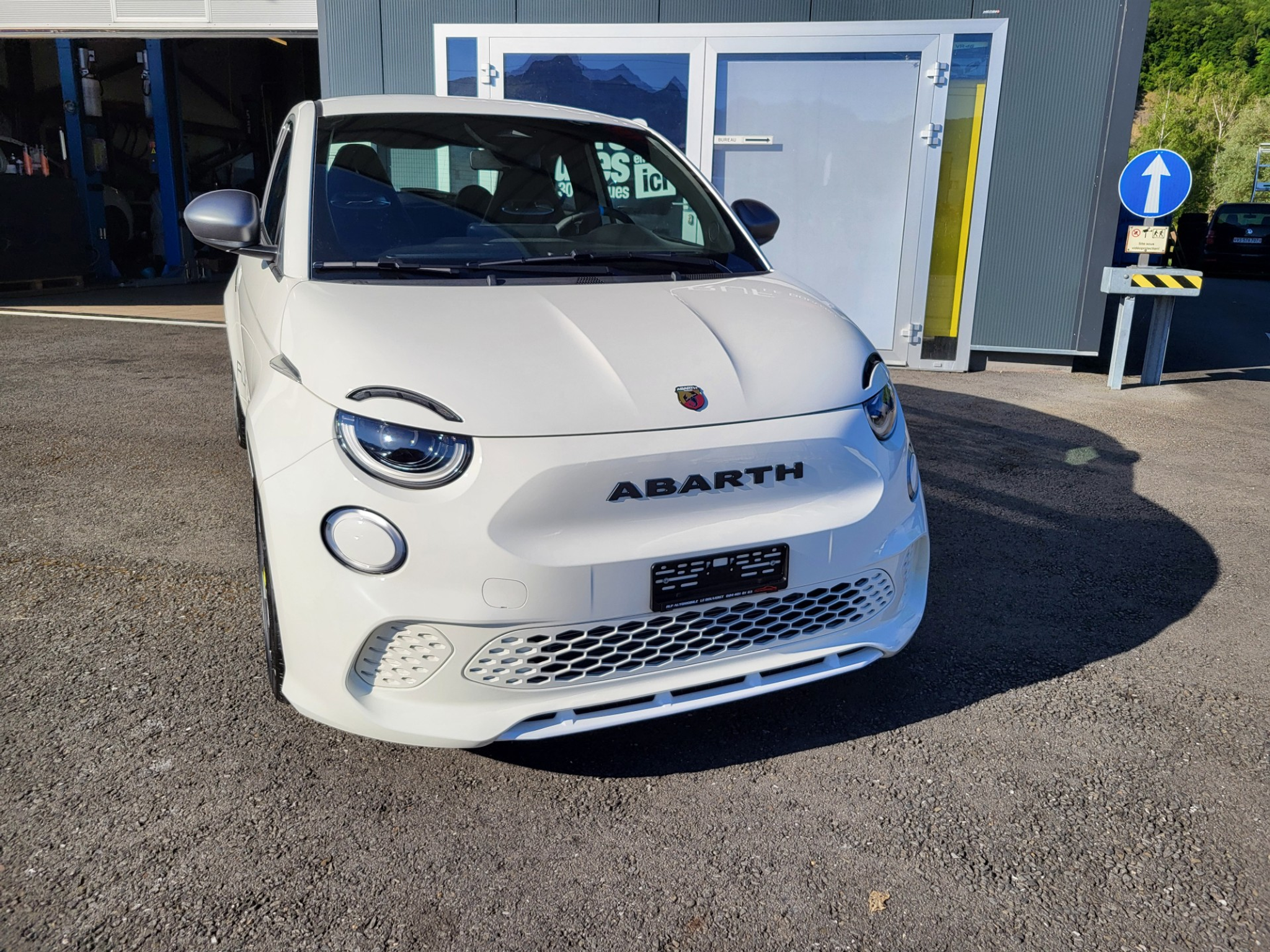 listing desktop thumbnail image 1