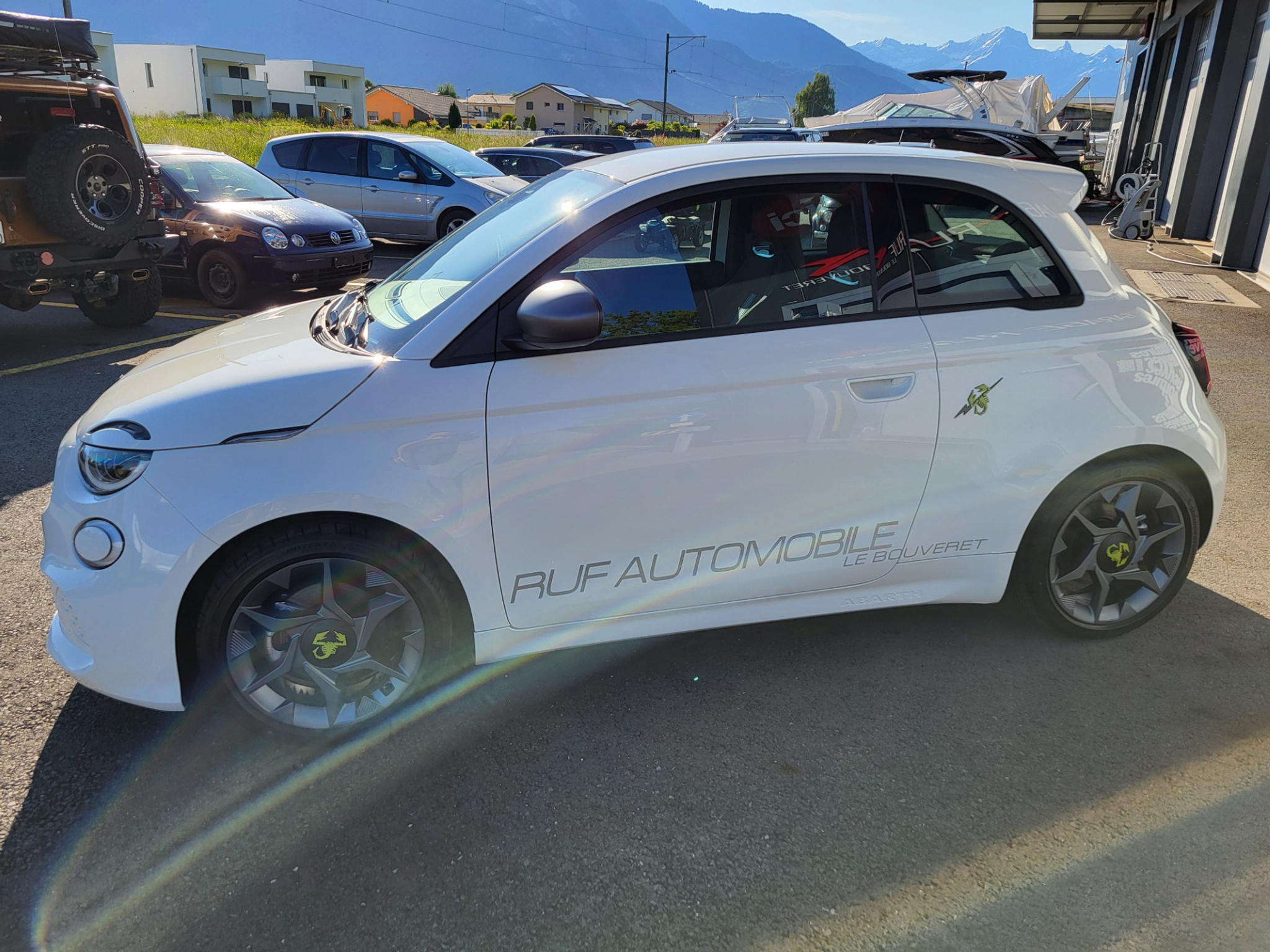 listing desktop thumbnail image 3