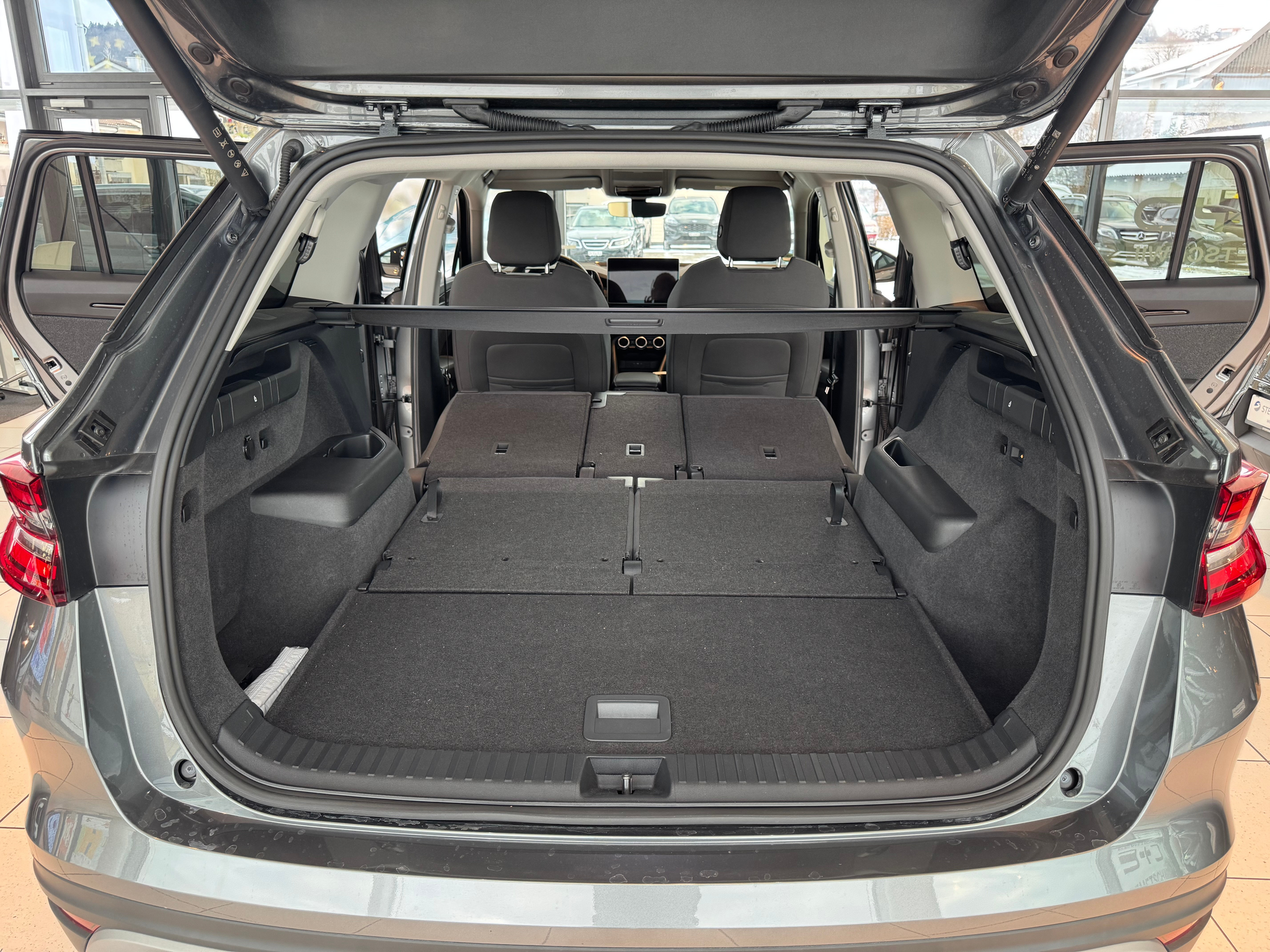 listing desktop thumbnail image 24