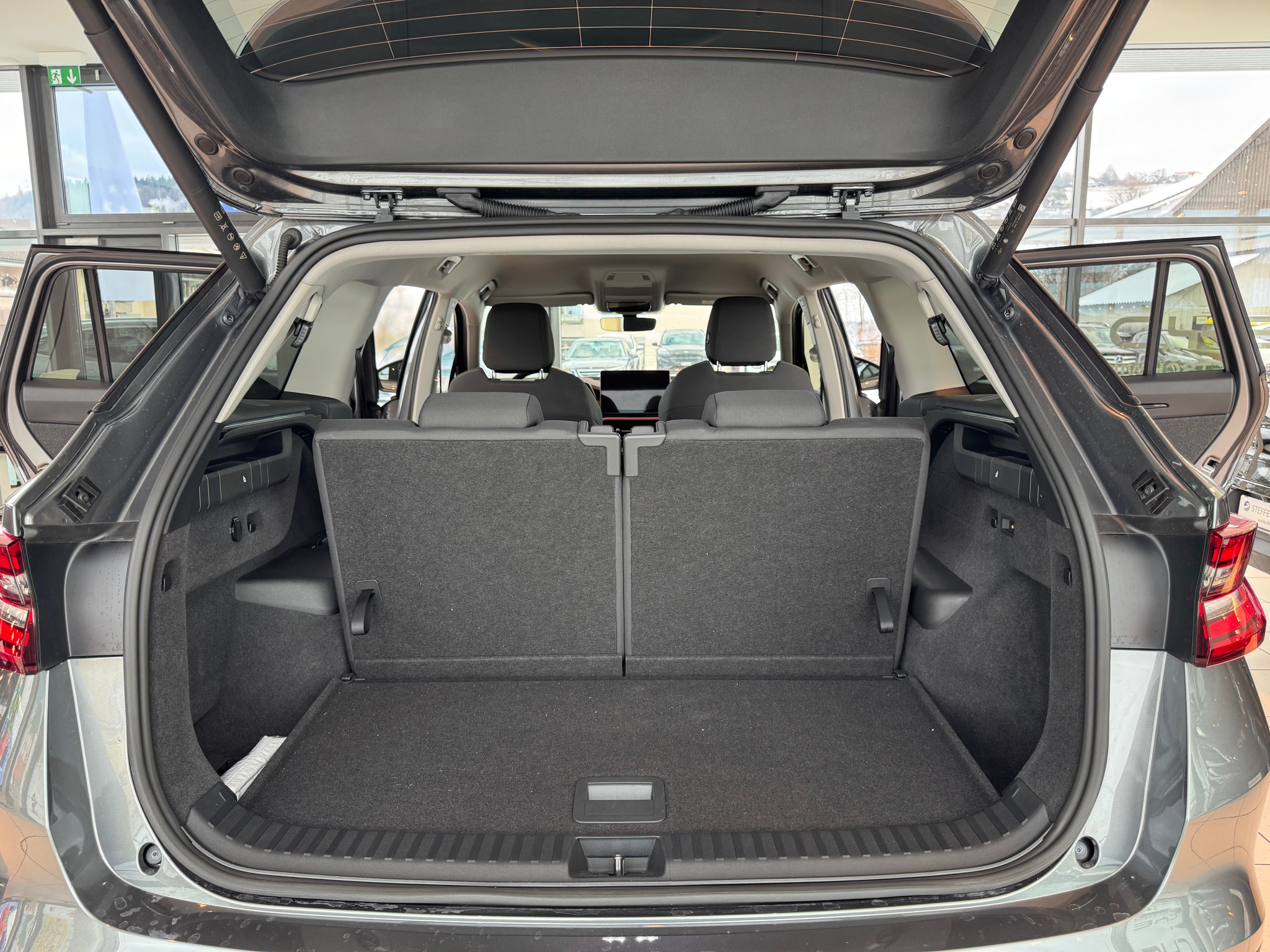 listing desktop thumbnail image 25