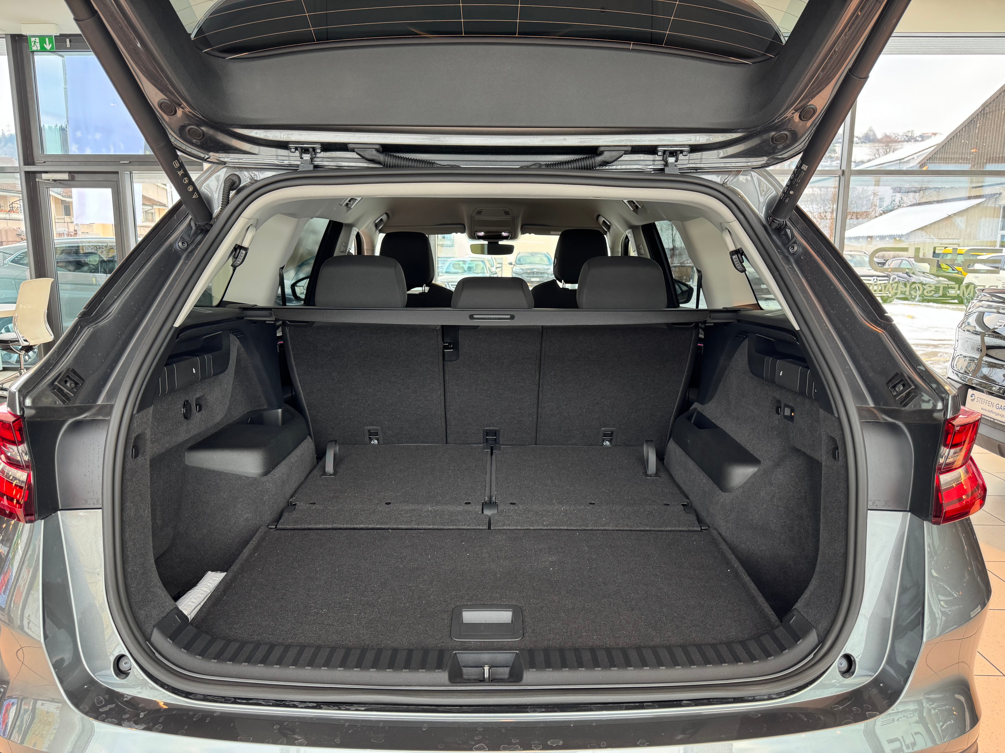 listing desktop thumbnail image 26