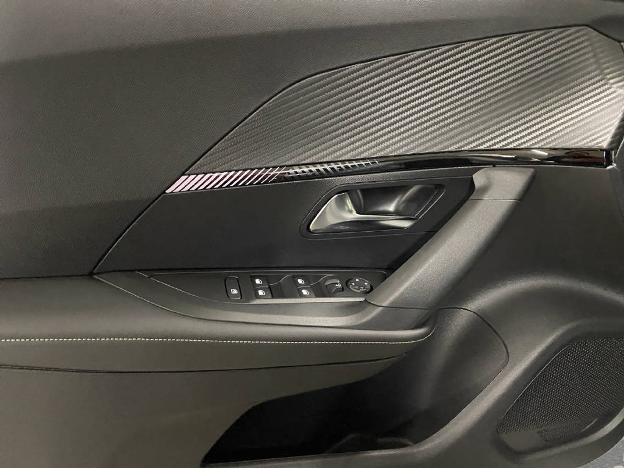 listing desktop thumbnail image 11