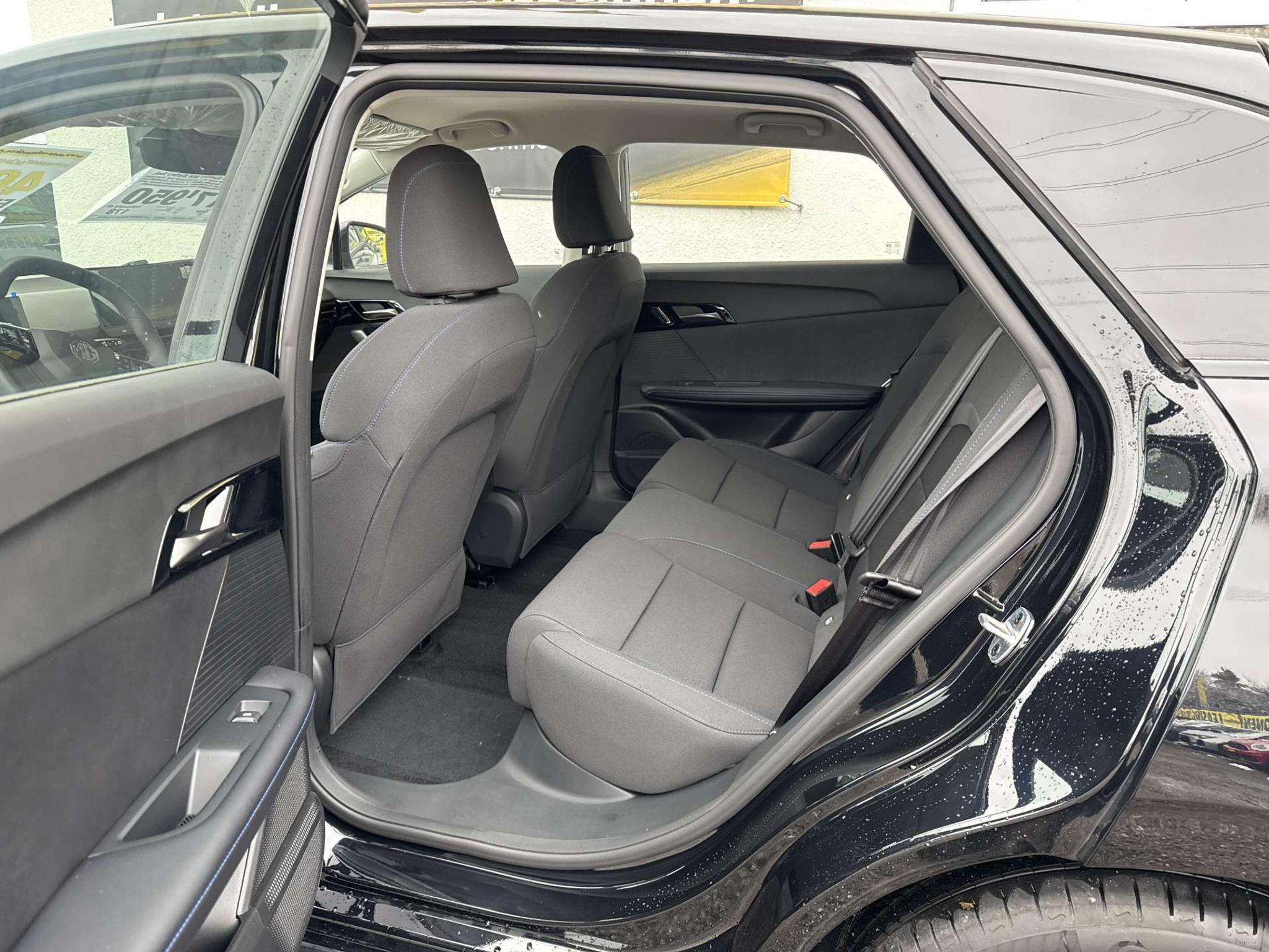 listing desktop thumbnail image 7