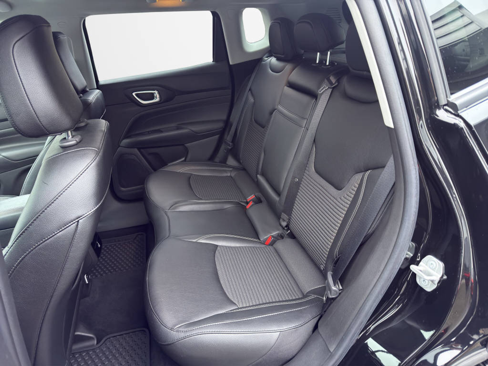 listing desktop thumbnail image 14