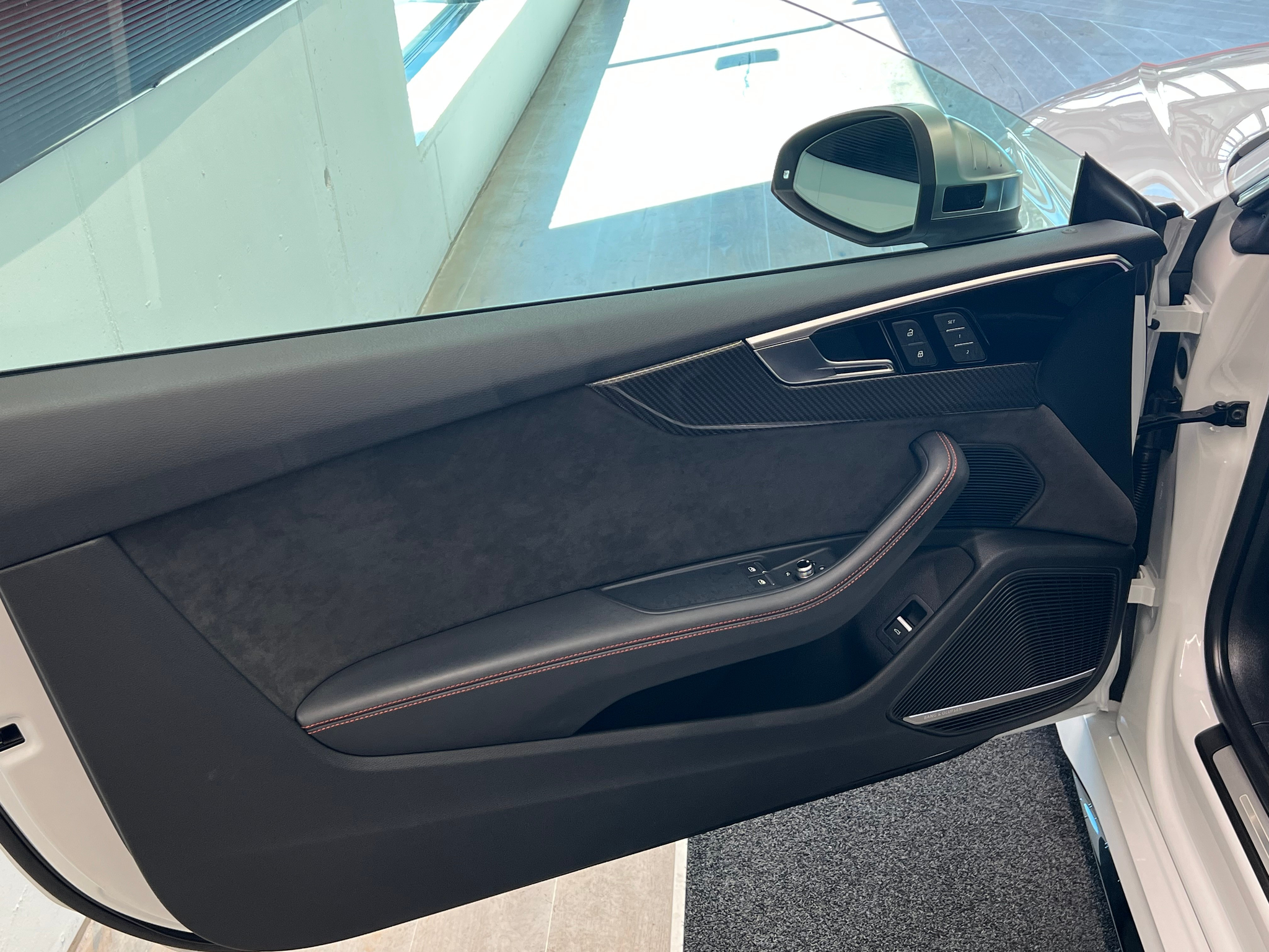 listing desktop thumbnail image 10