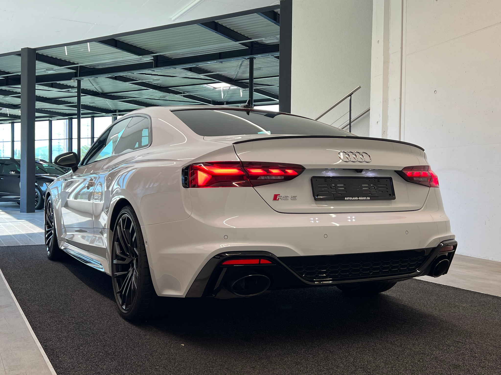 listing desktop thumbnail image 9