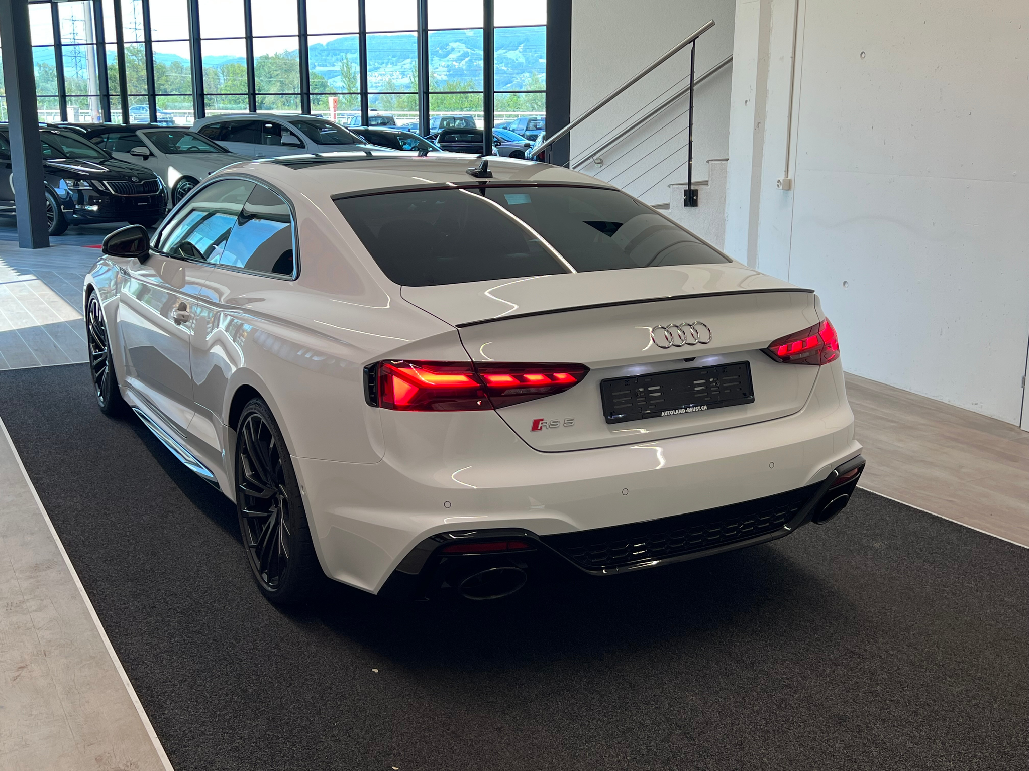 listing desktop thumbnail image 8