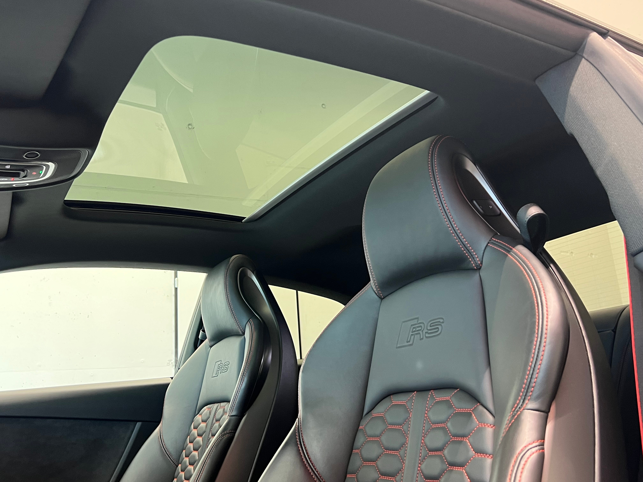 listing desktop thumbnail image 17