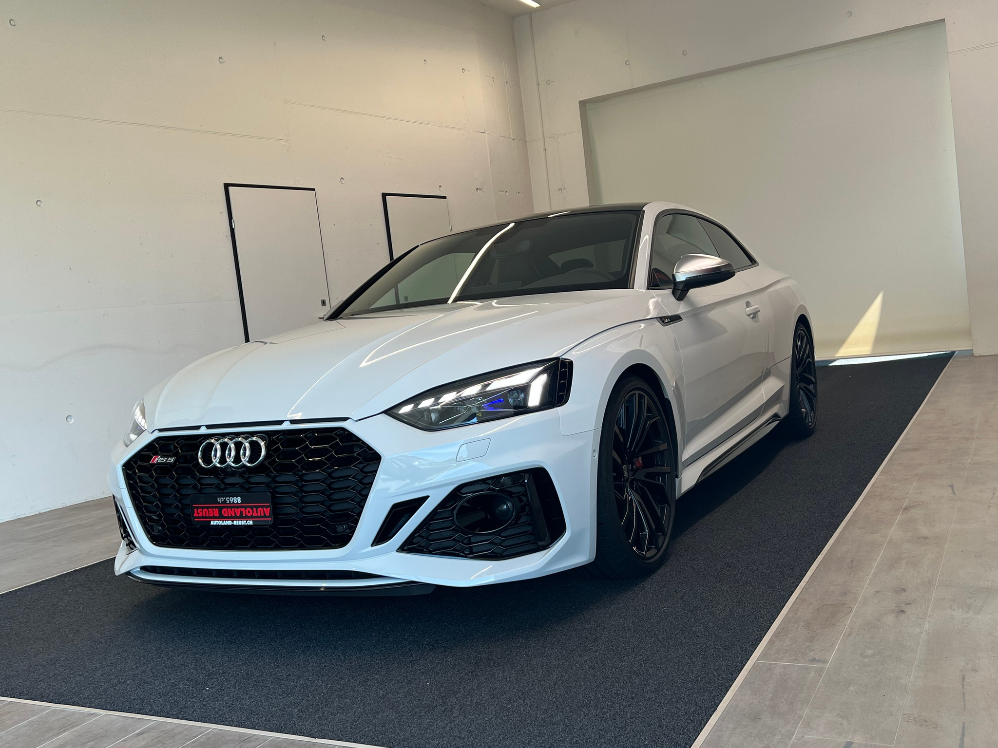 listing desktop thumbnail image 2