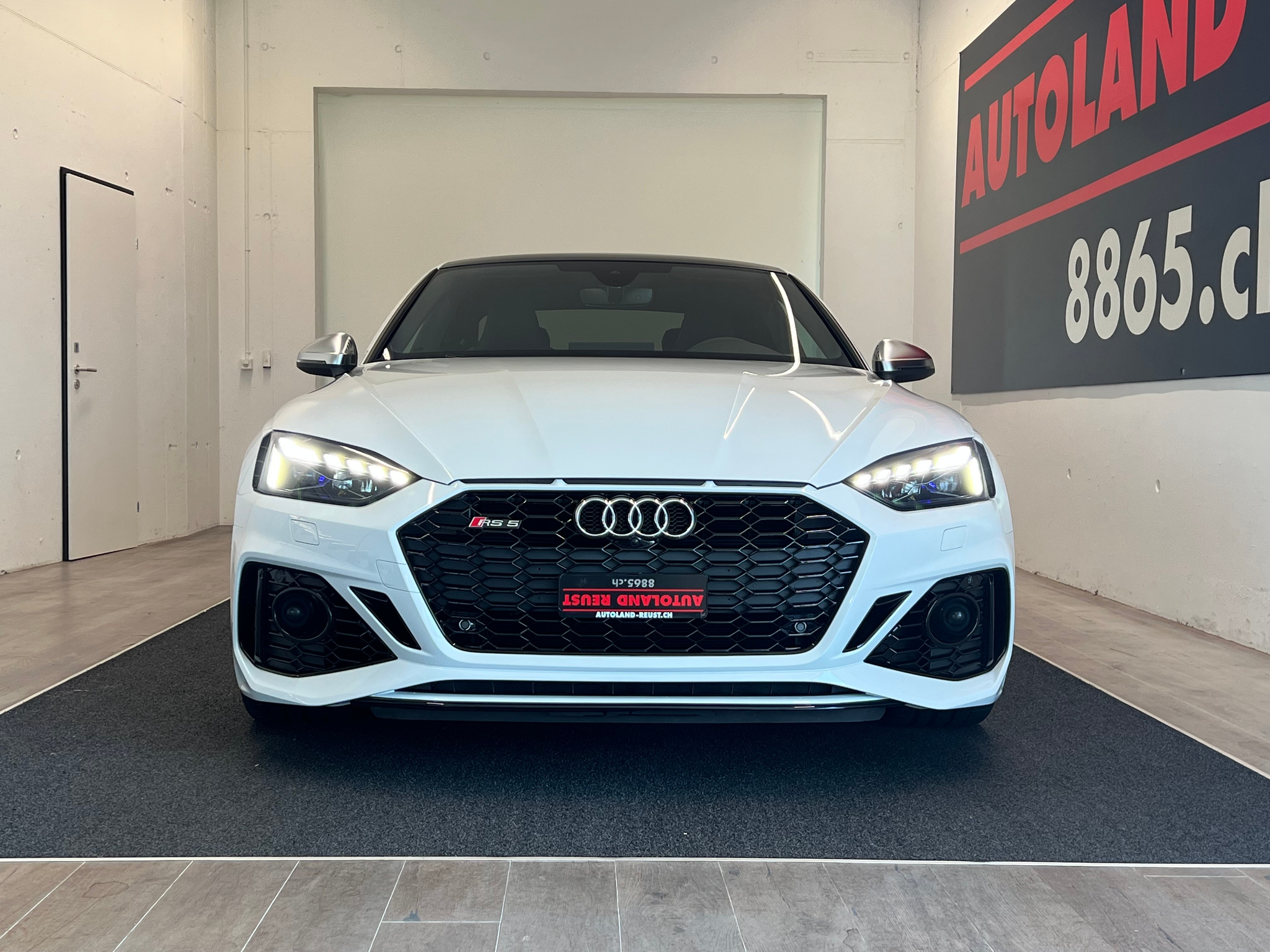 listing desktop thumbnail image 1