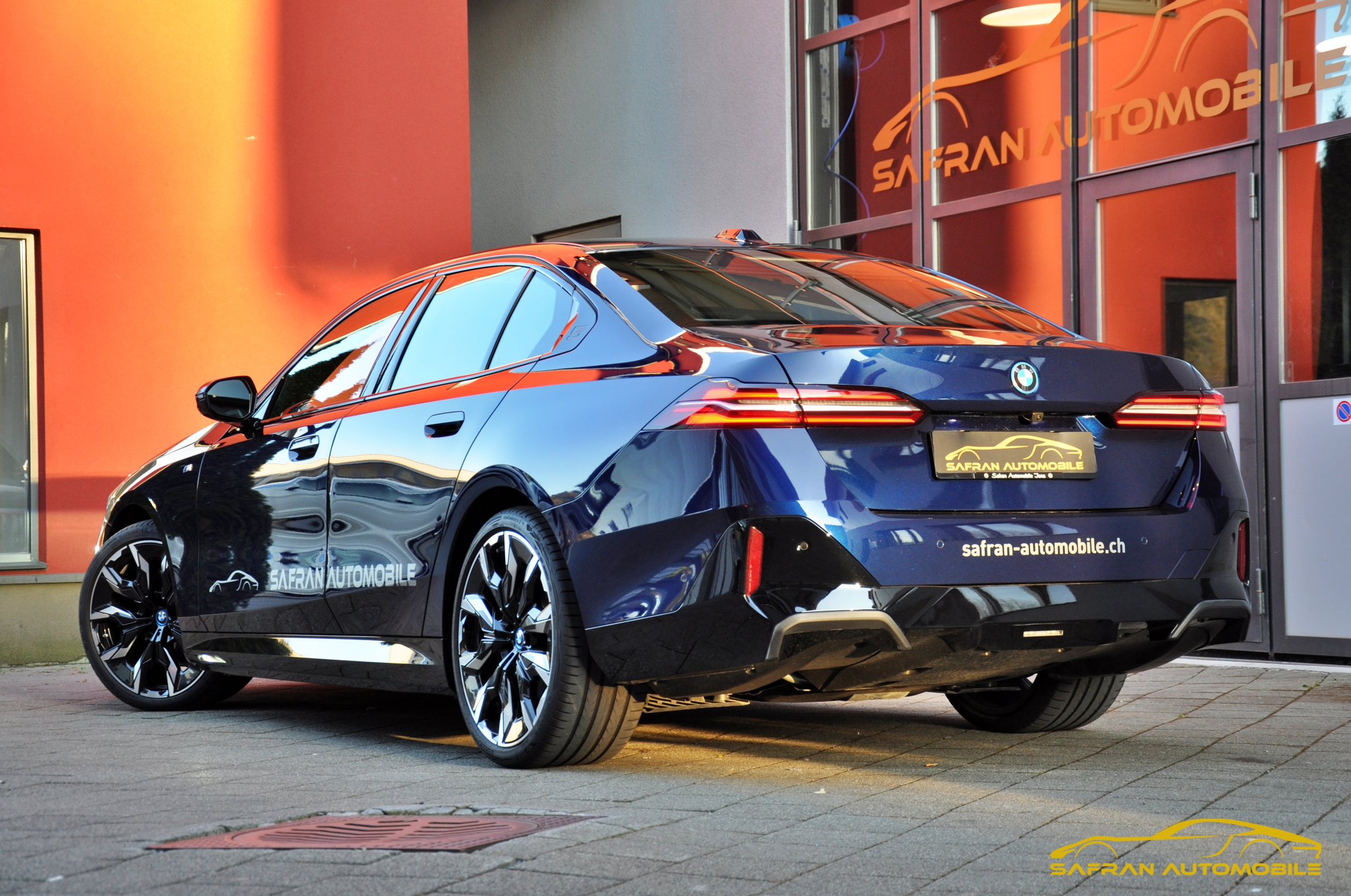 listing desktop thumbnail image 4