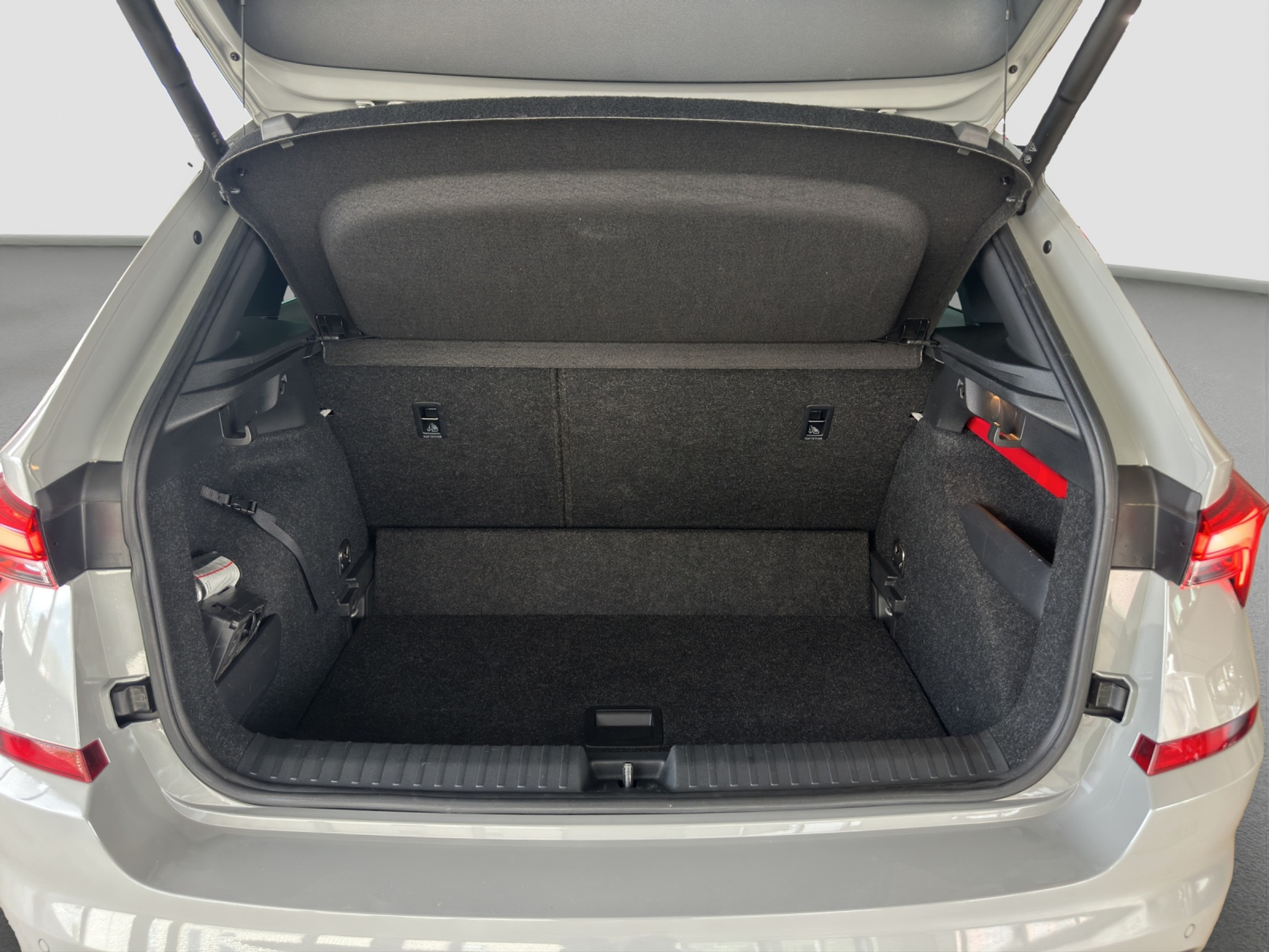 listing desktop thumbnail image 9