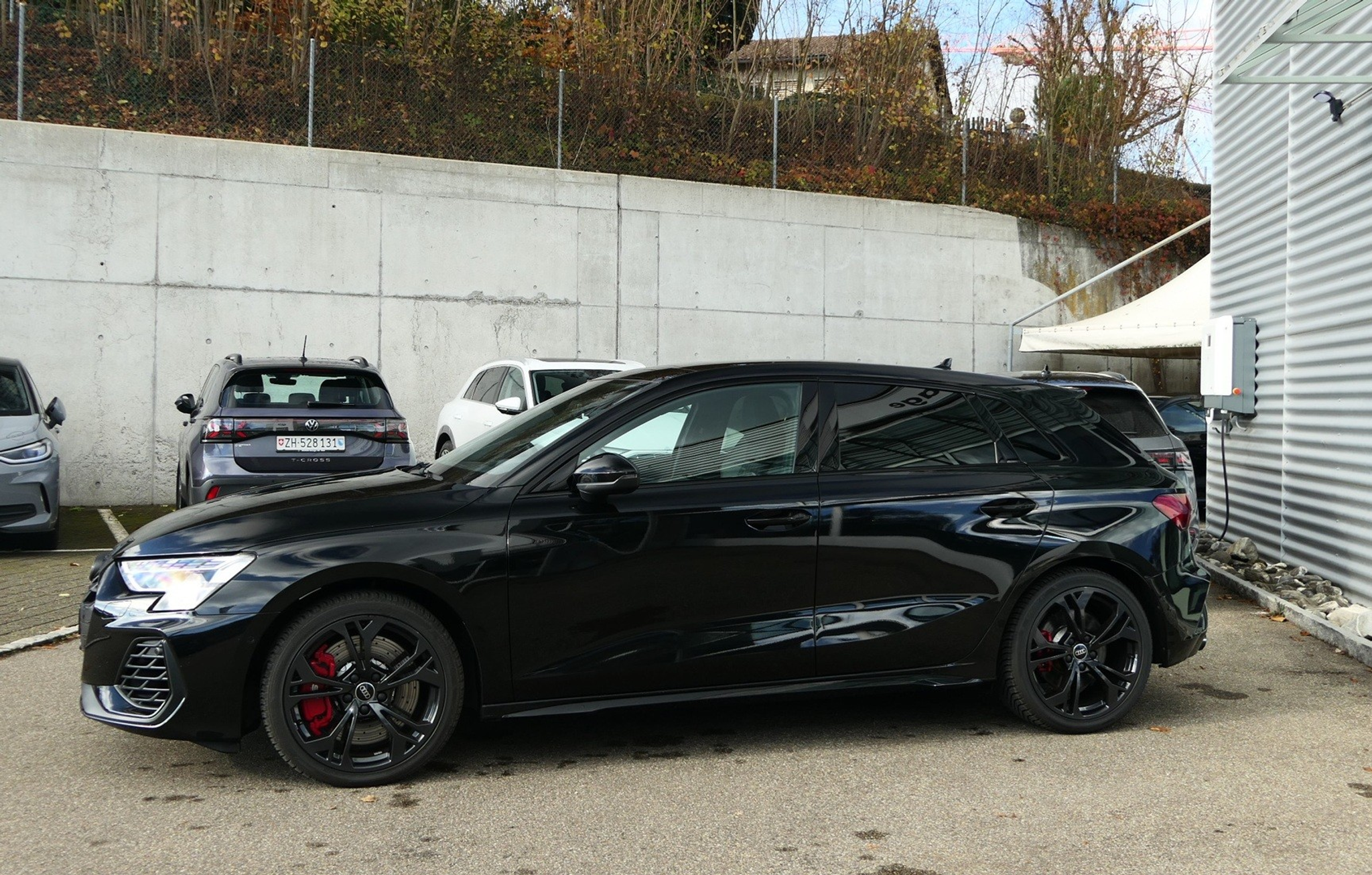 listing desktop thumbnail image 3