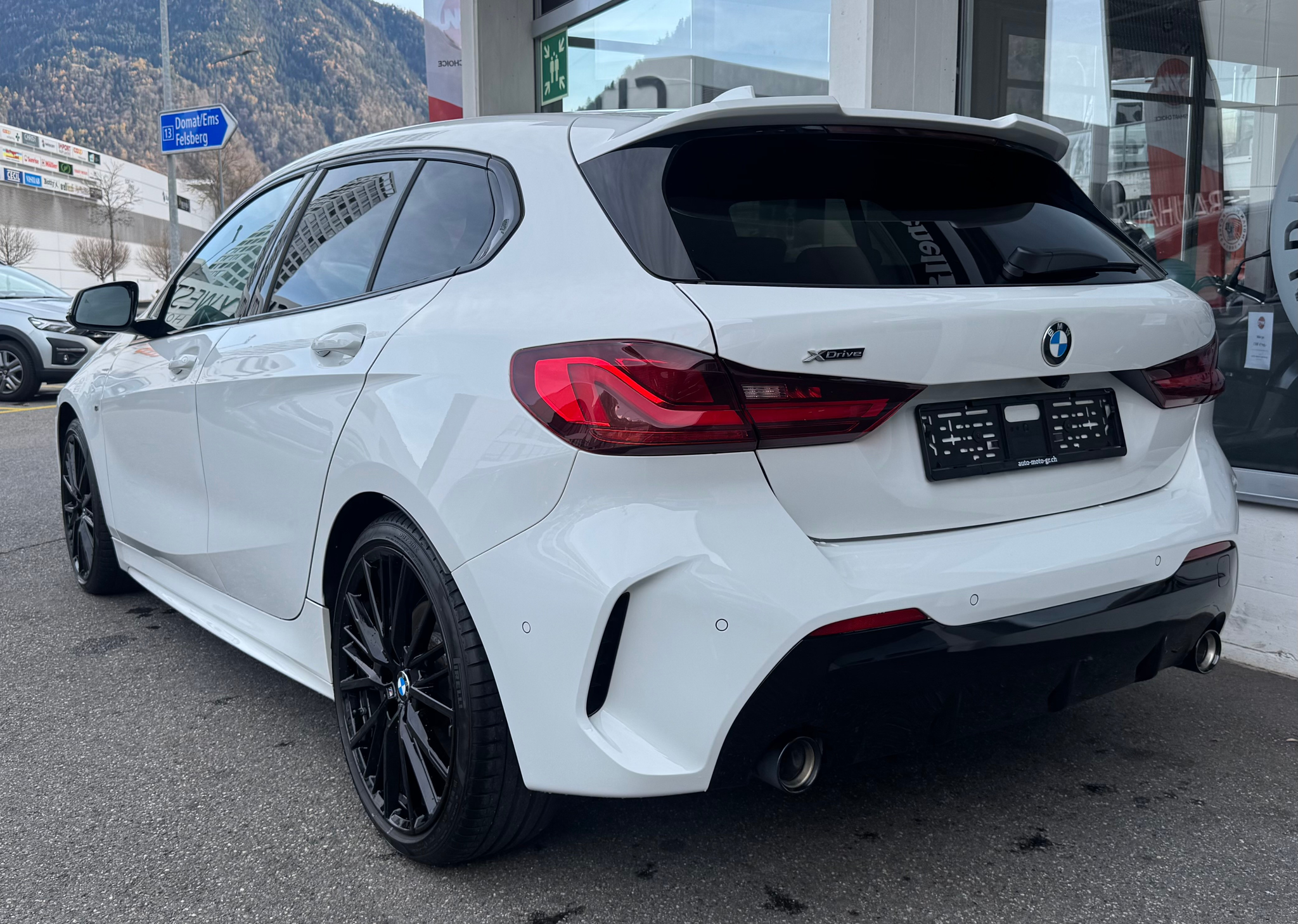 listing desktop thumbnail image 3