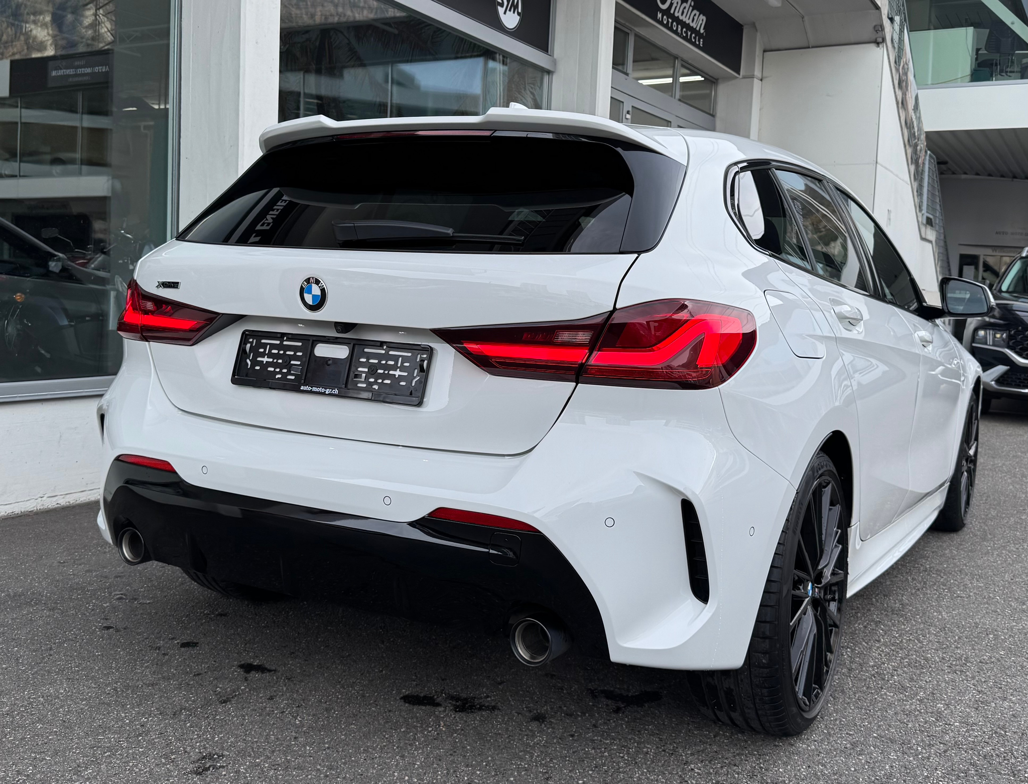 listing desktop thumbnail image 4