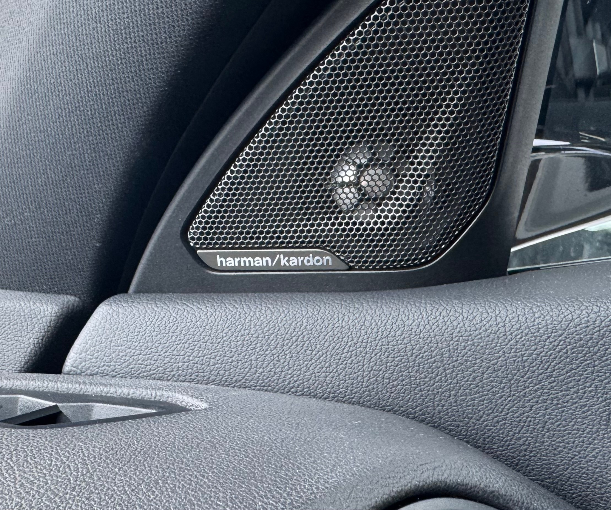 listing desktop thumbnail image 19