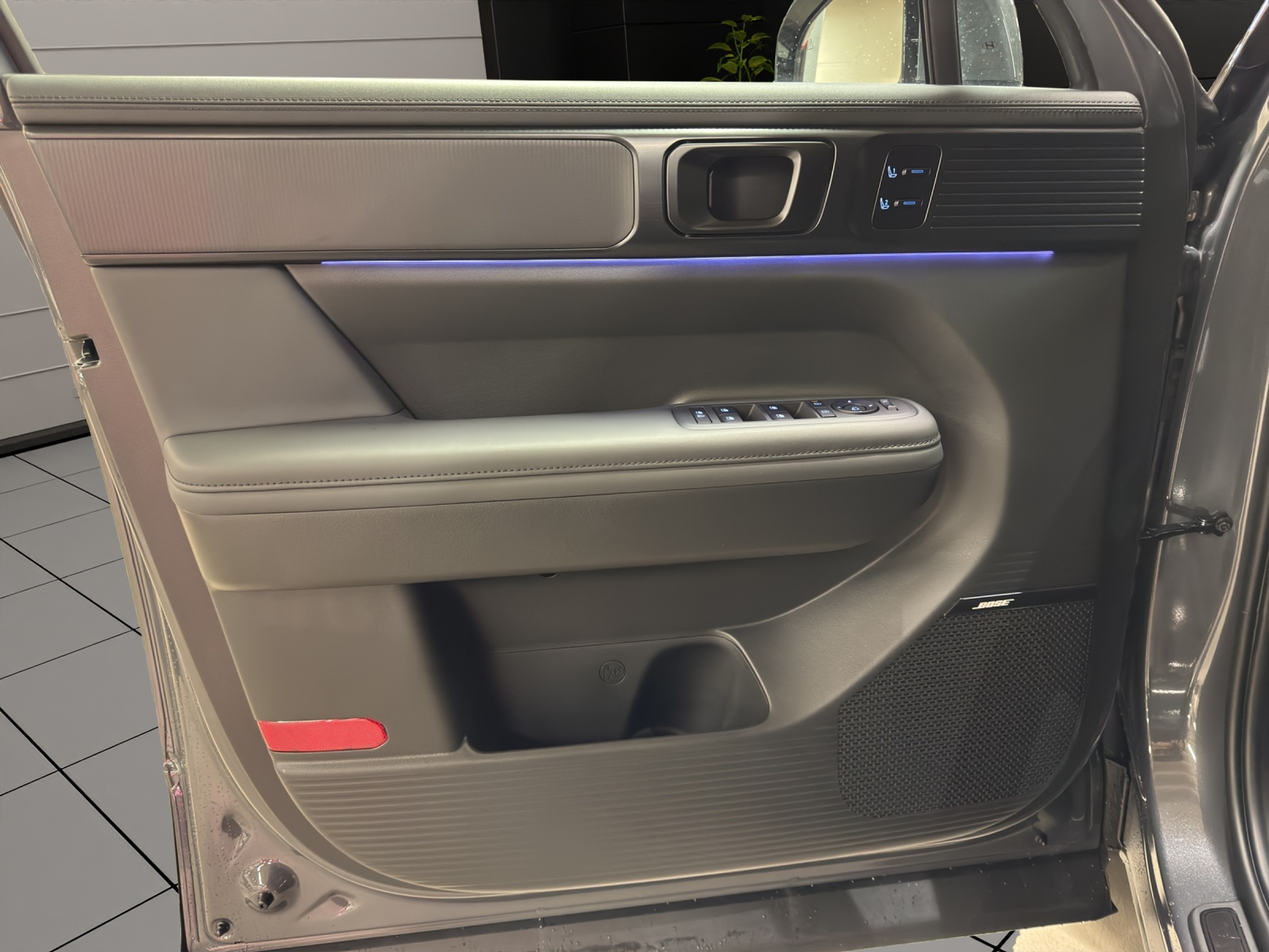 listing desktop thumbnail image 5