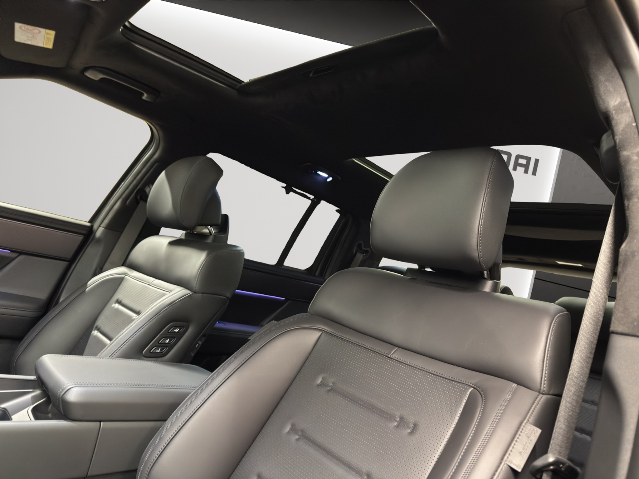 listing desktop thumbnail image 7