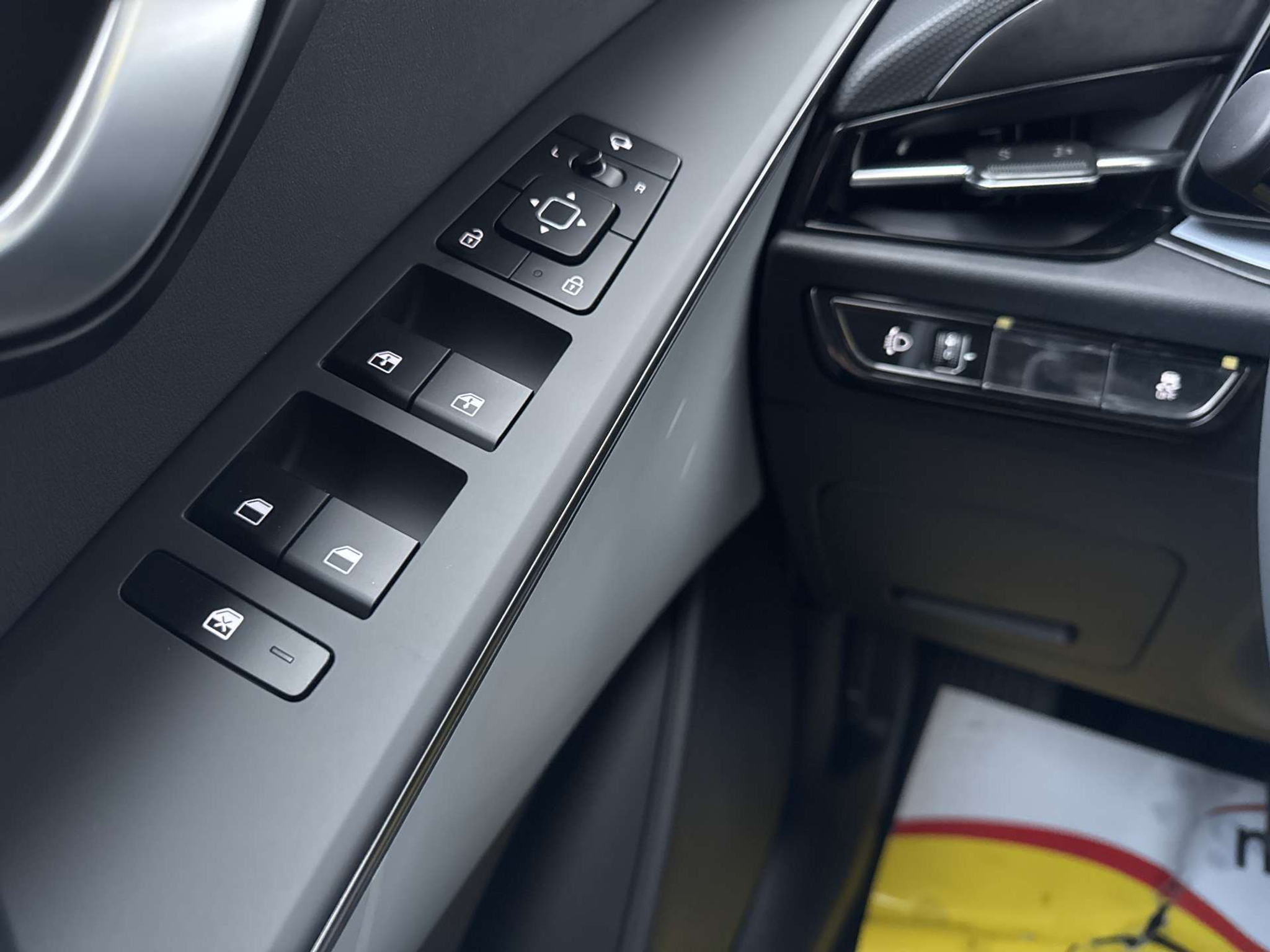 listing desktop thumbnail image 15