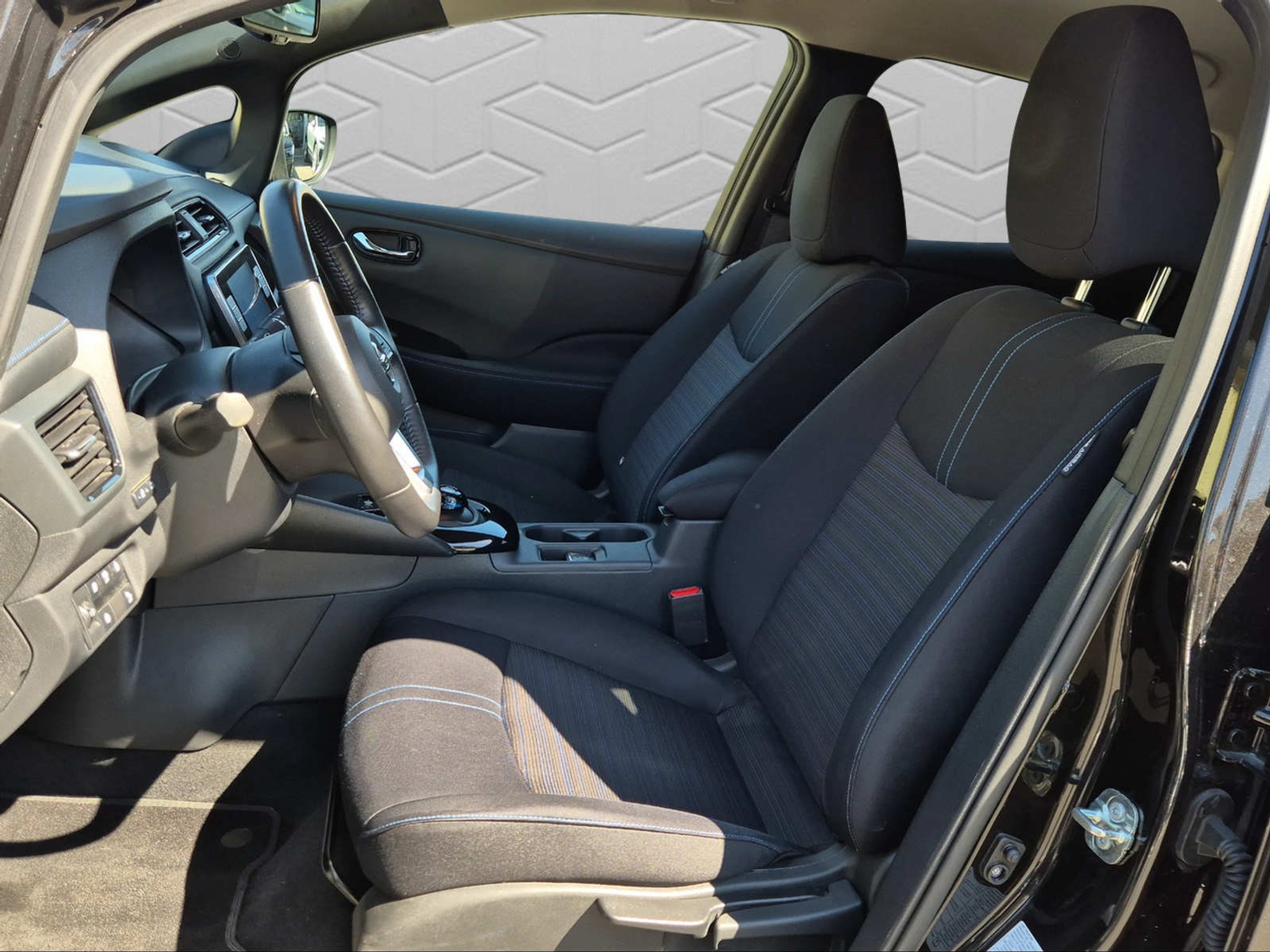 listing desktop thumbnail image 6