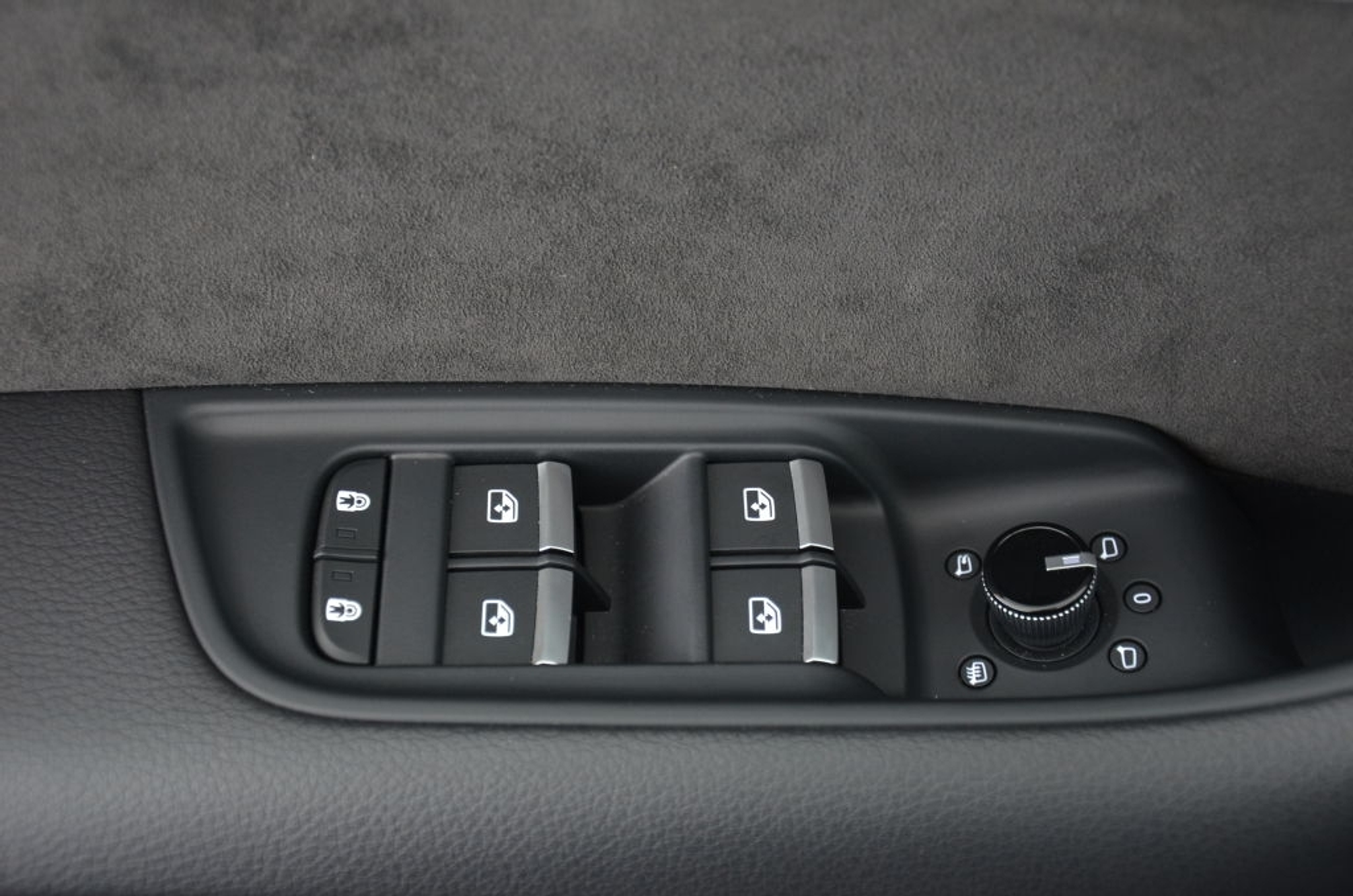 listing desktop thumbnail image 24