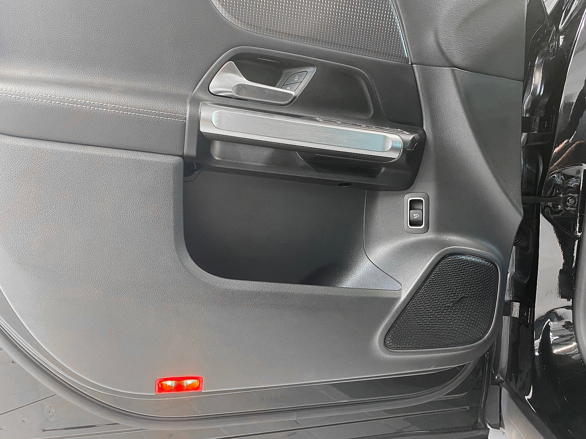 listing desktop thumbnail image 10