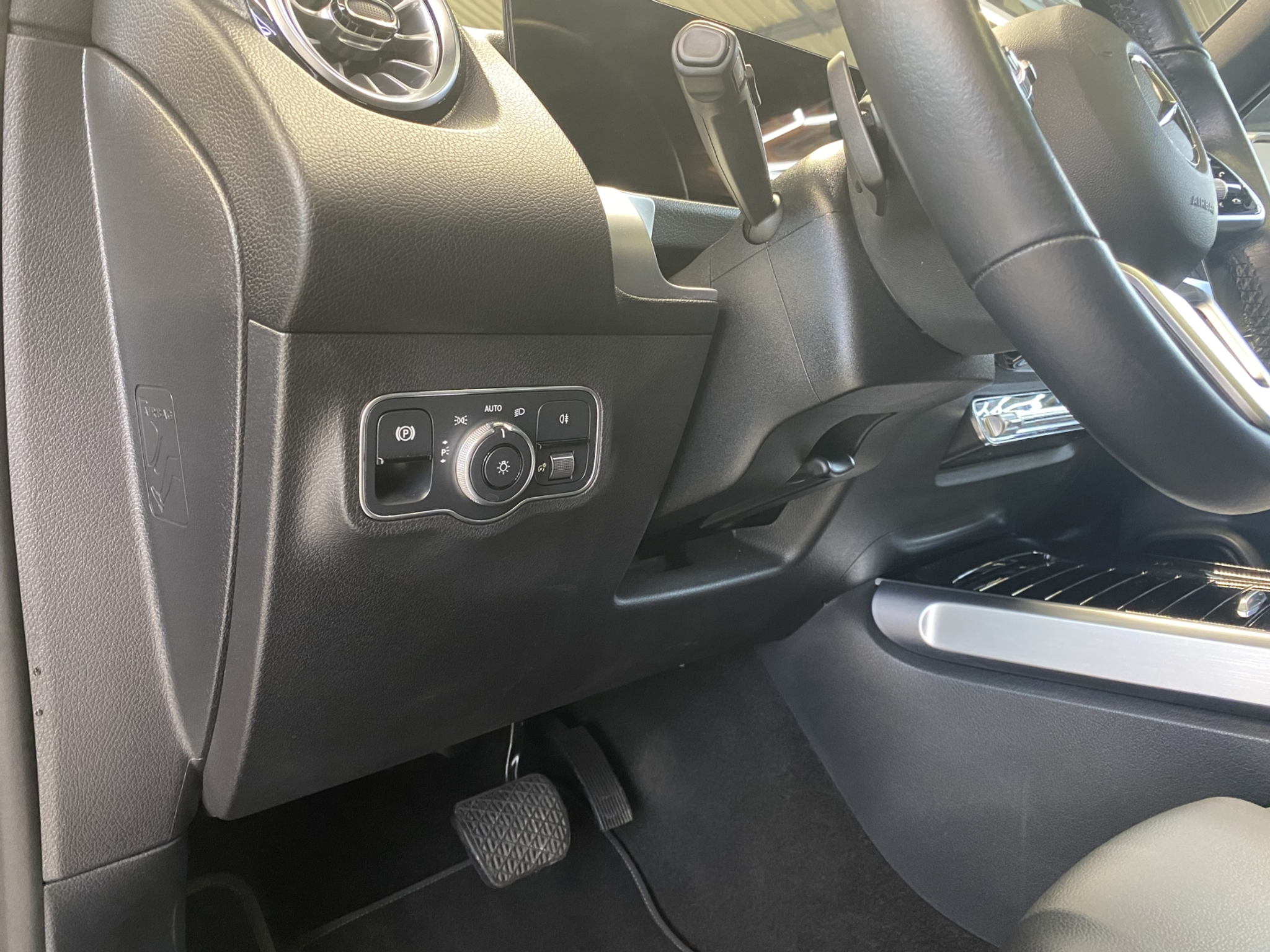 listing desktop thumbnail image 11