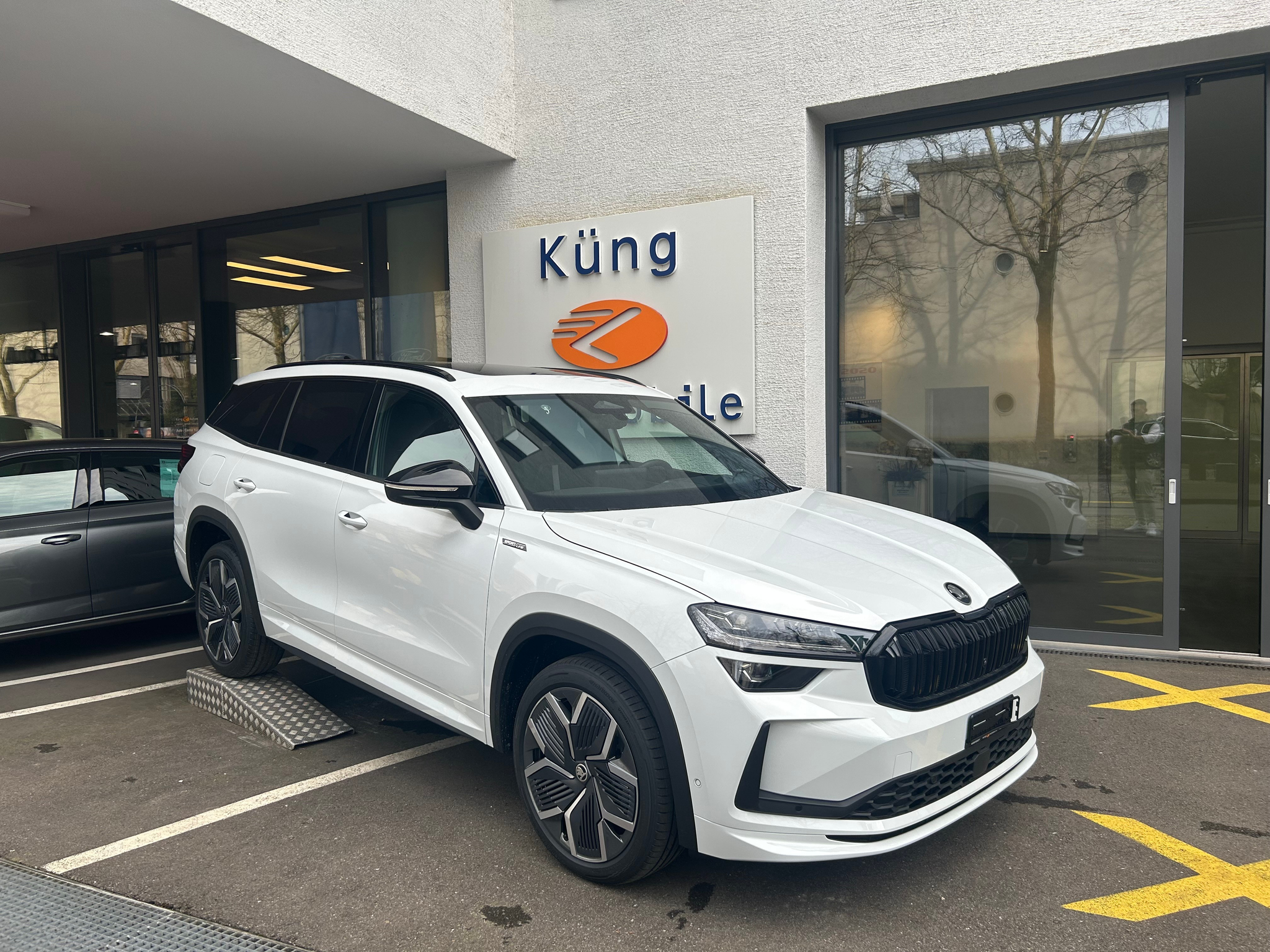 car-image-0
