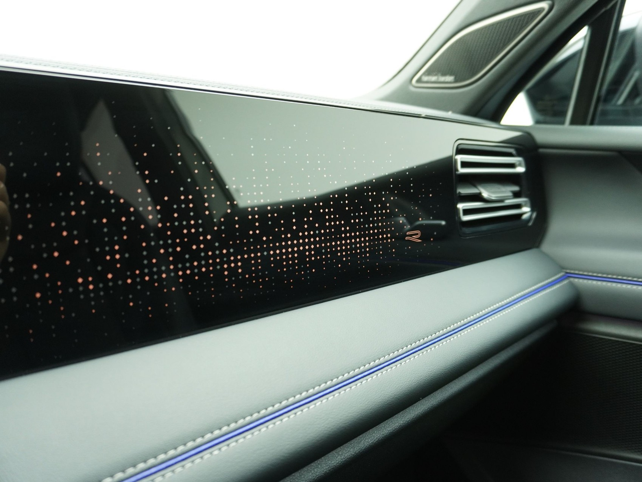 listing desktop thumbnail image 15