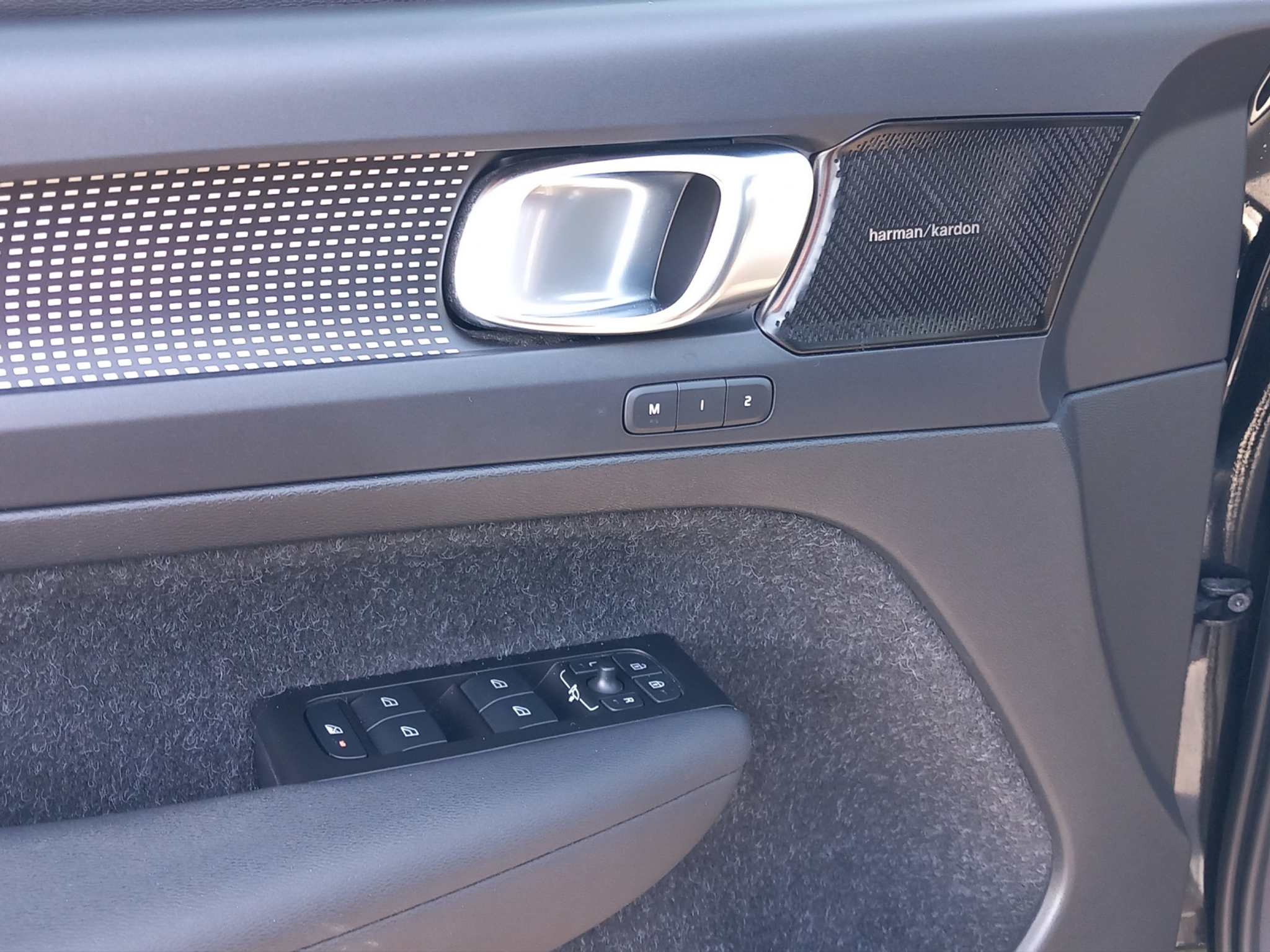 listing desktop thumbnail image 21