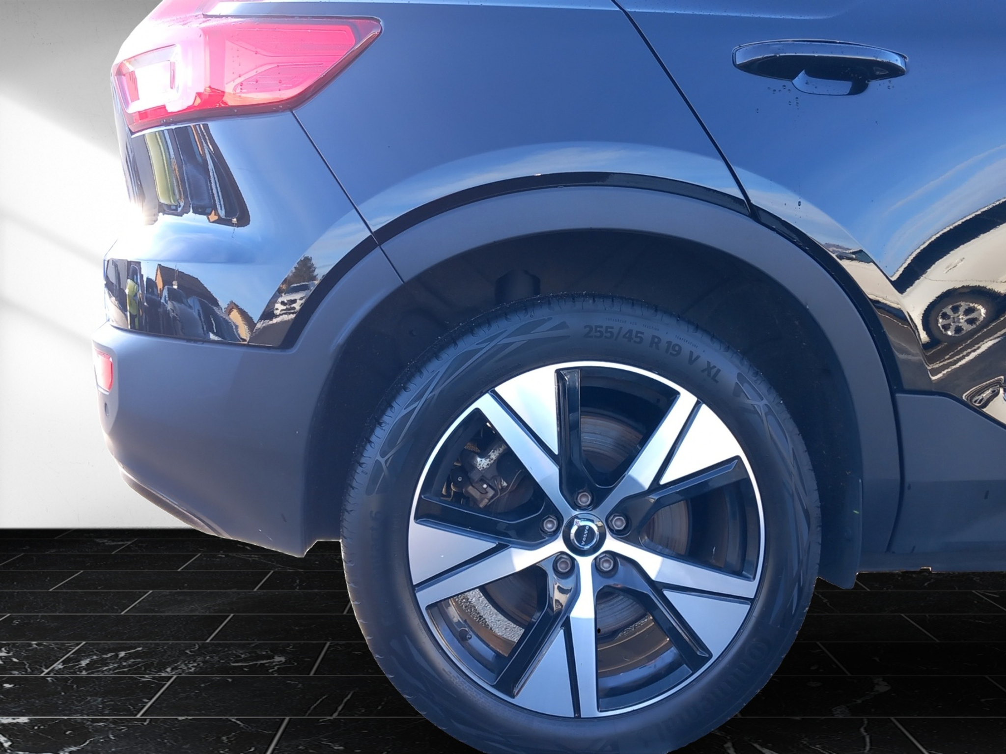 listing desktop thumbnail image 9