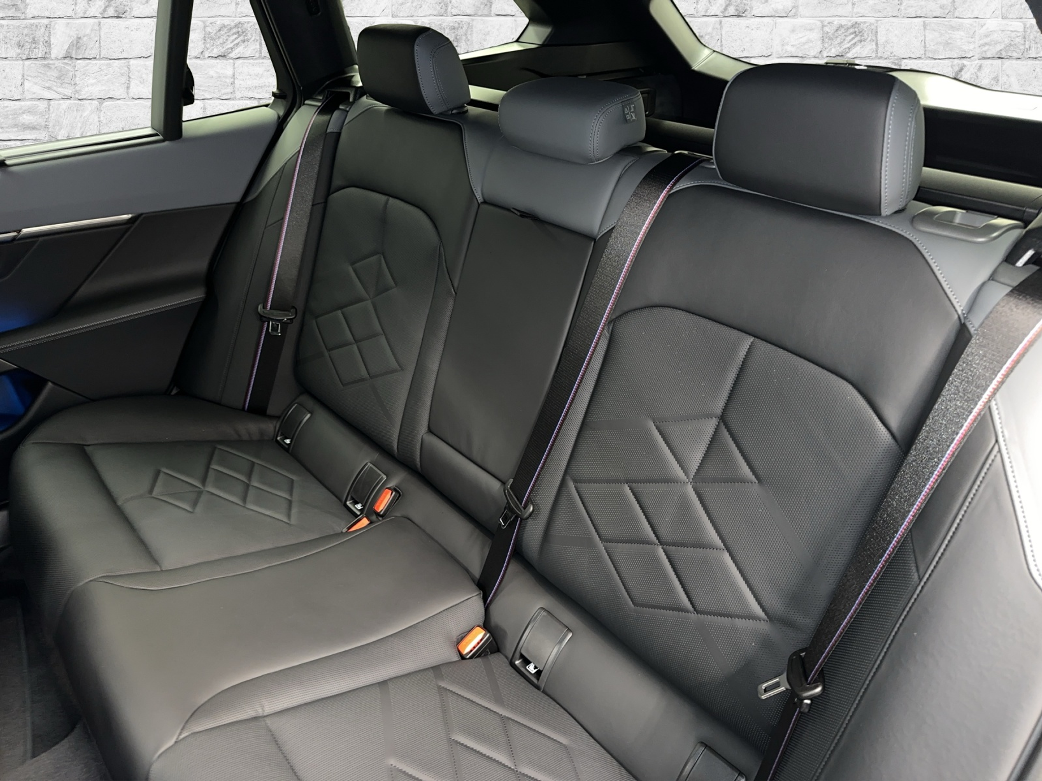 listing desktop thumbnail image 15