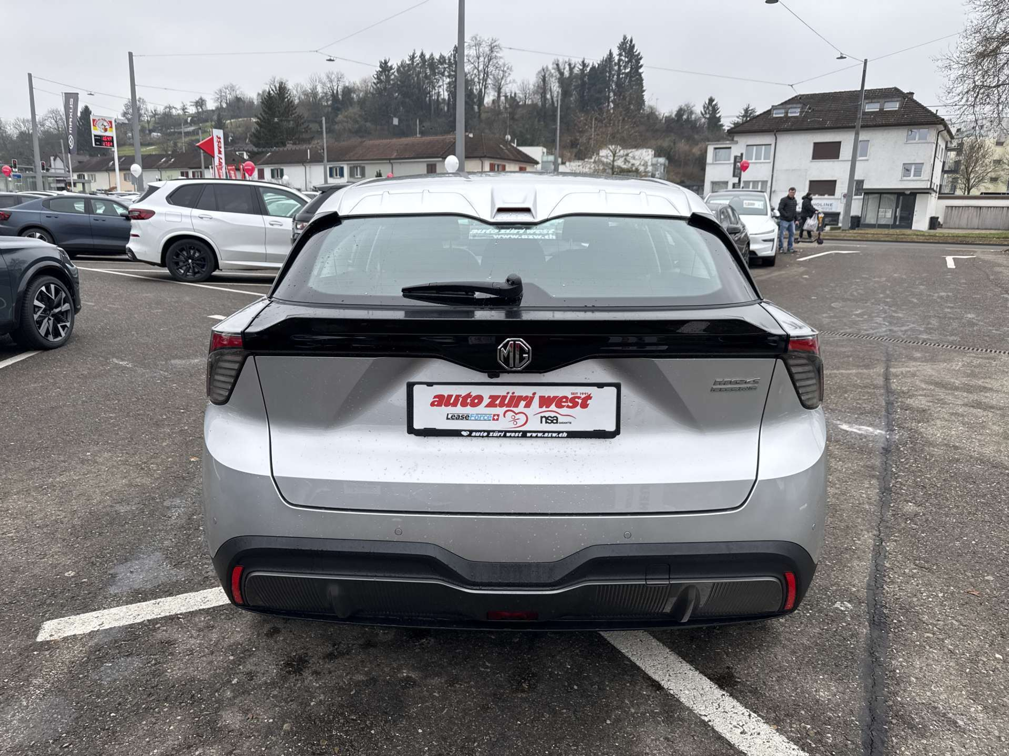 listing desktop thumbnail image 14