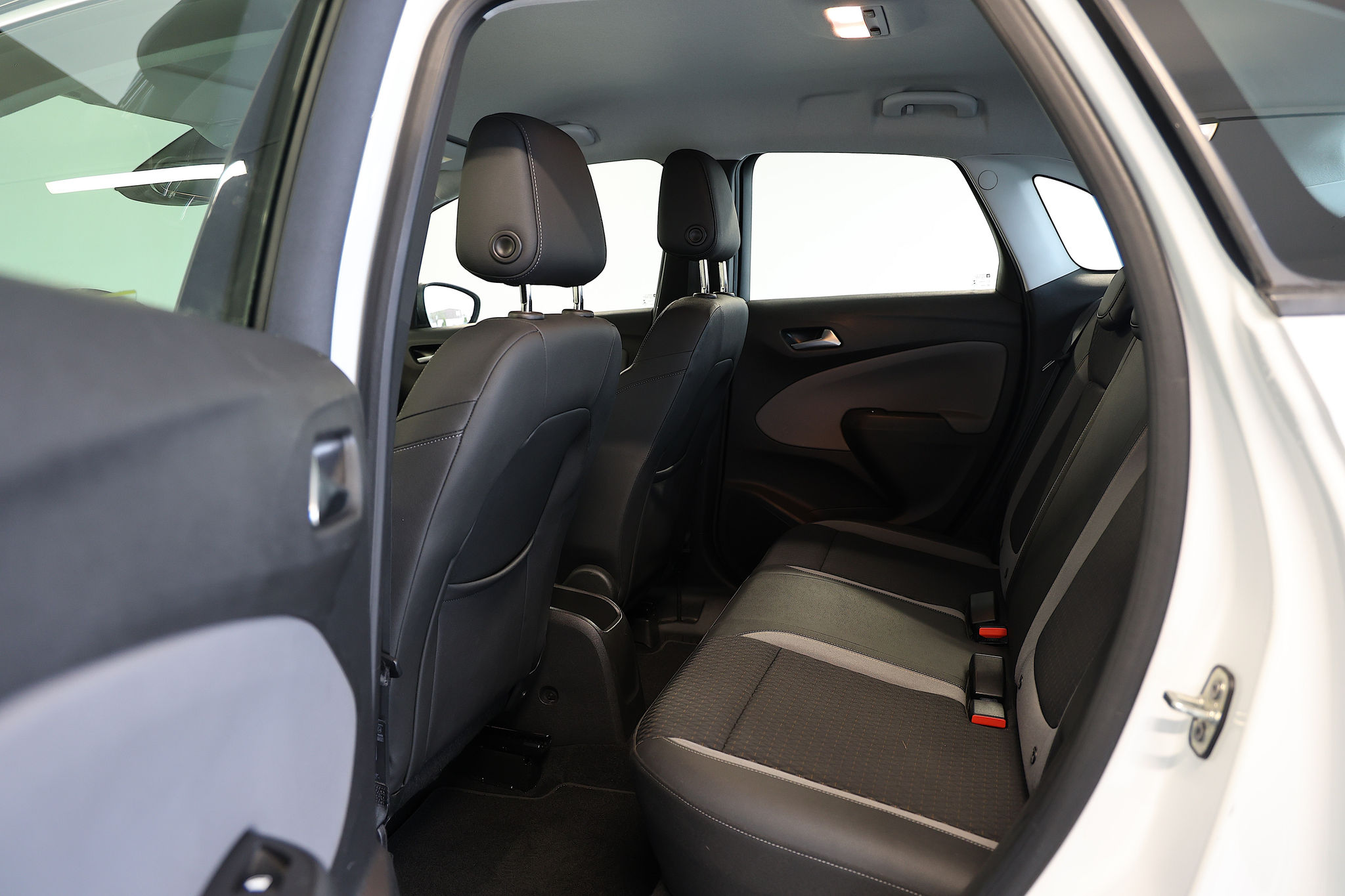 listing desktop thumbnail image 14