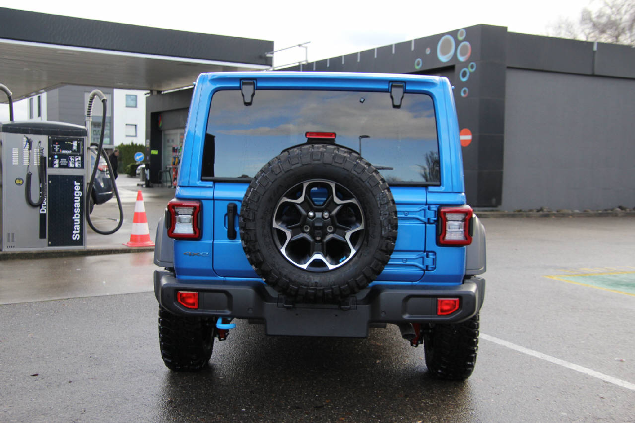 listing desktop thumbnail image 4