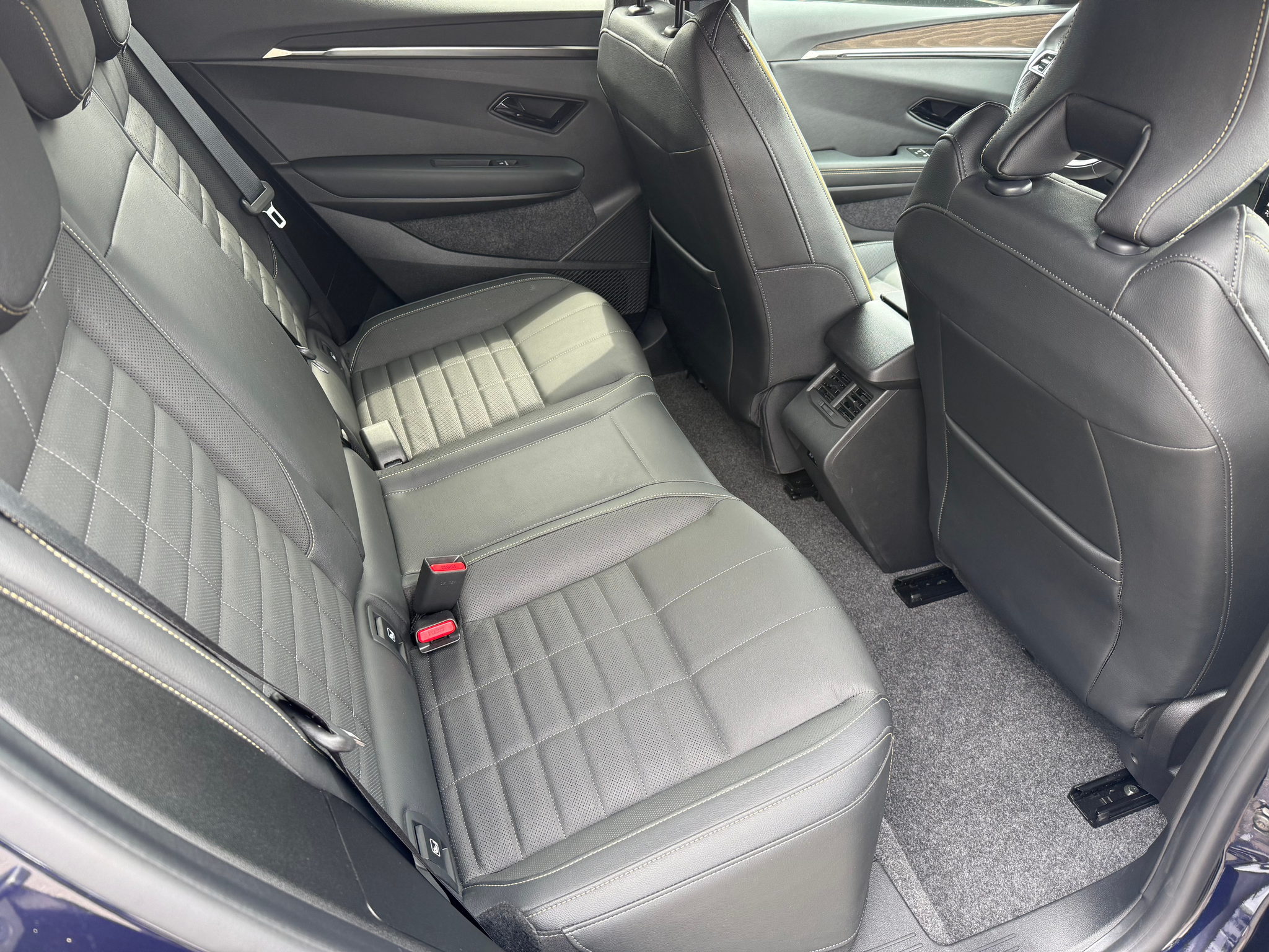 listing desktop thumbnail image 11