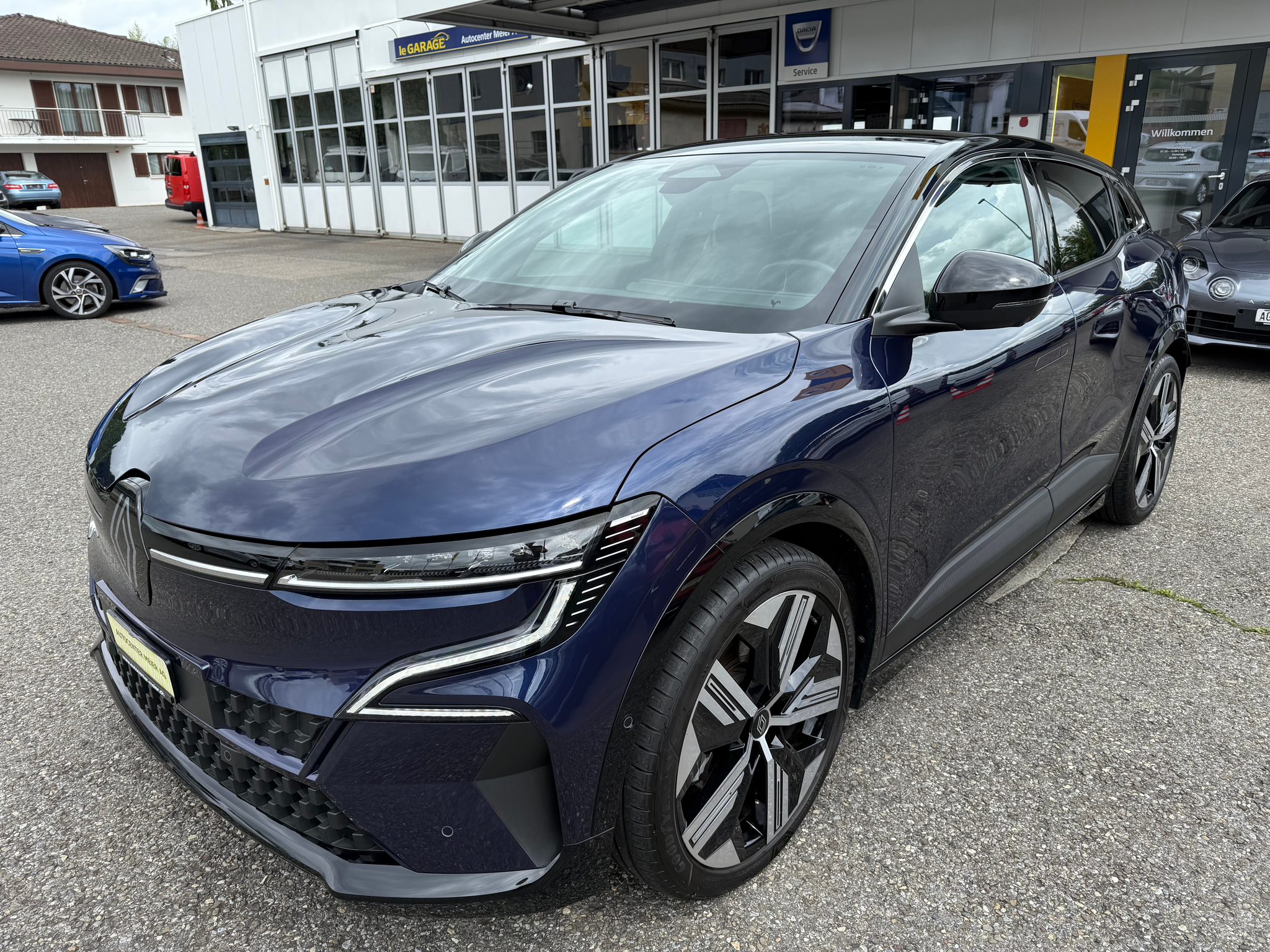 listing desktop thumbnail image 1