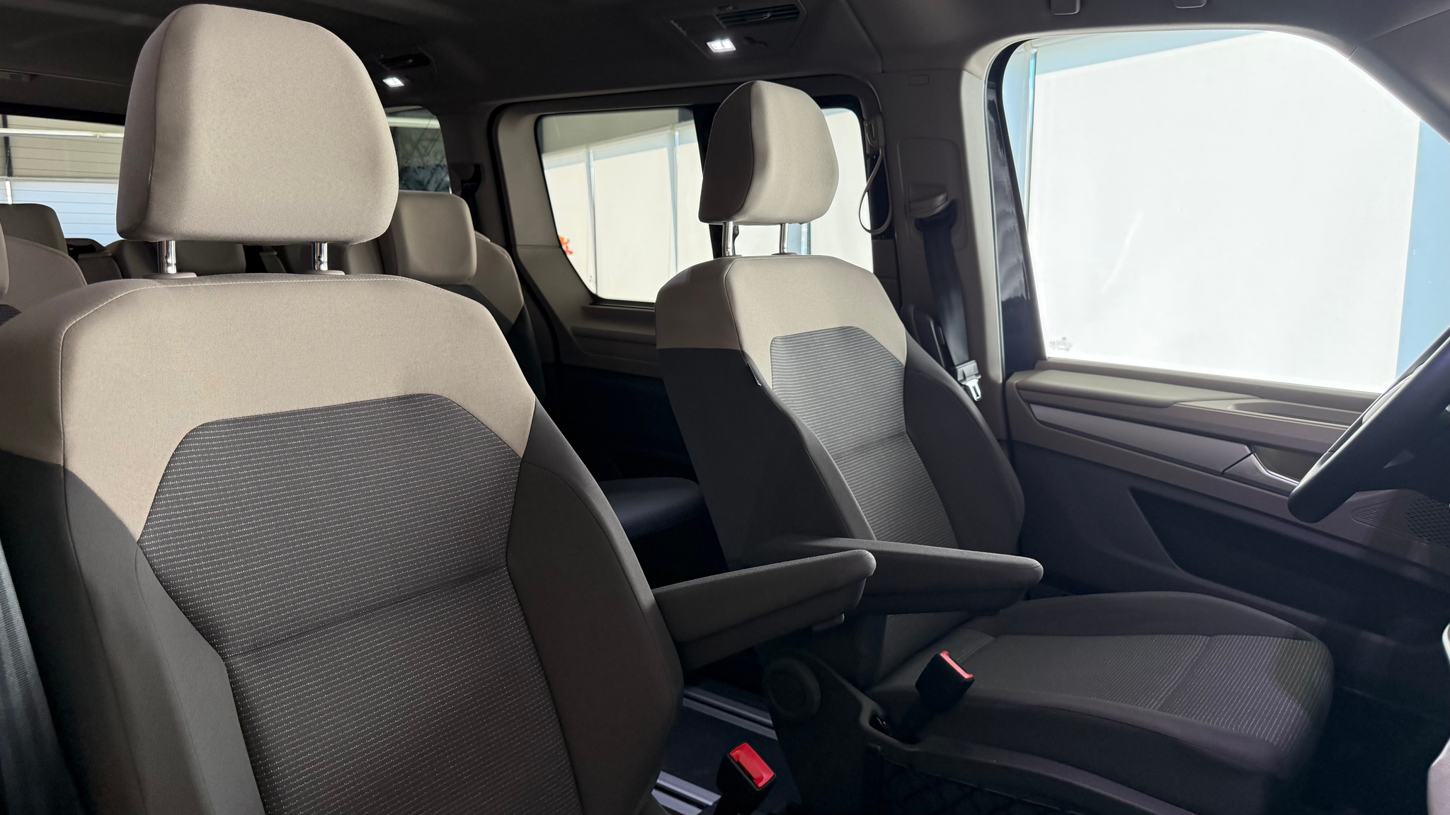 listing desktop thumbnail image 1