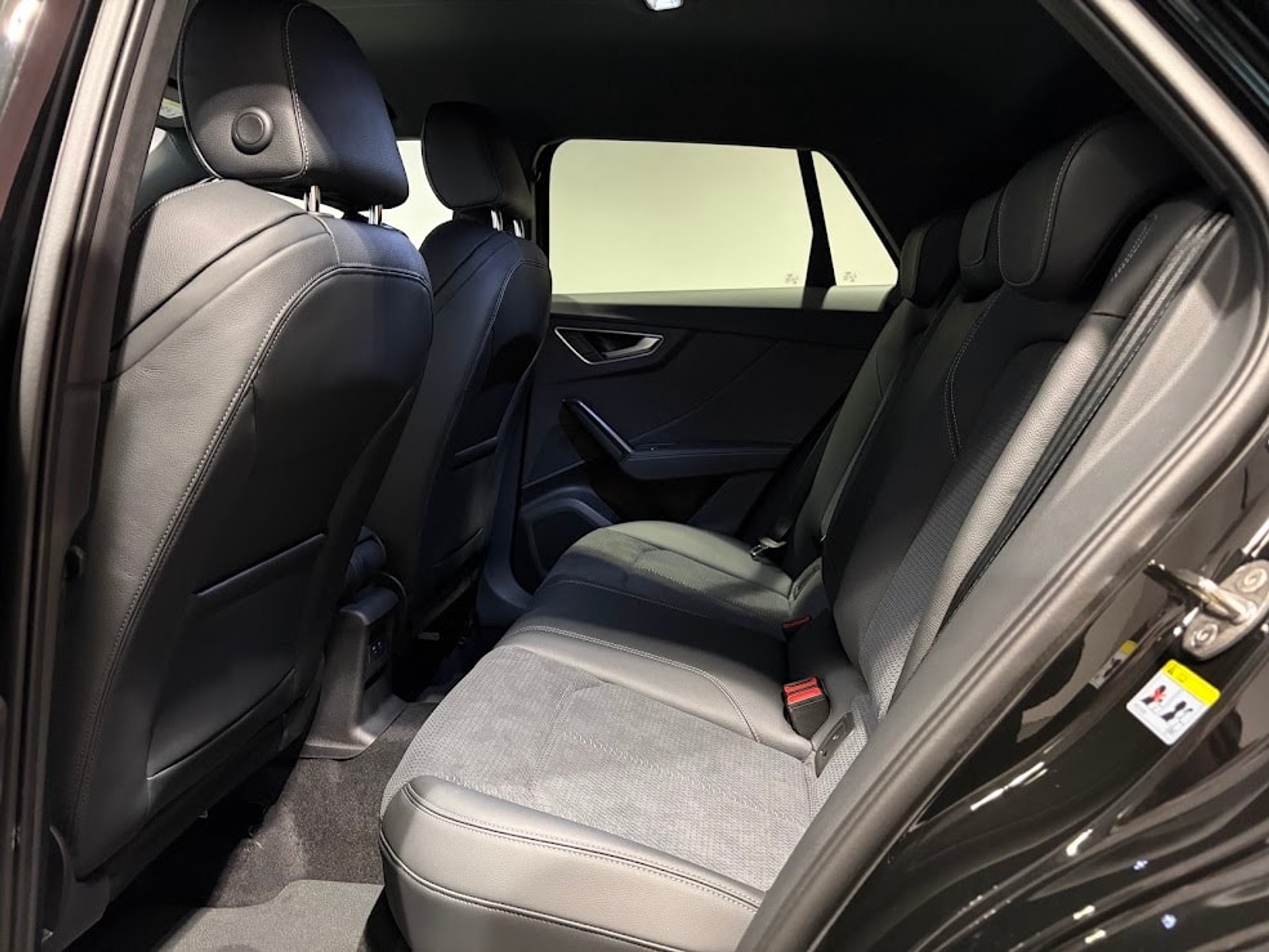 listing desktop thumbnail image 4