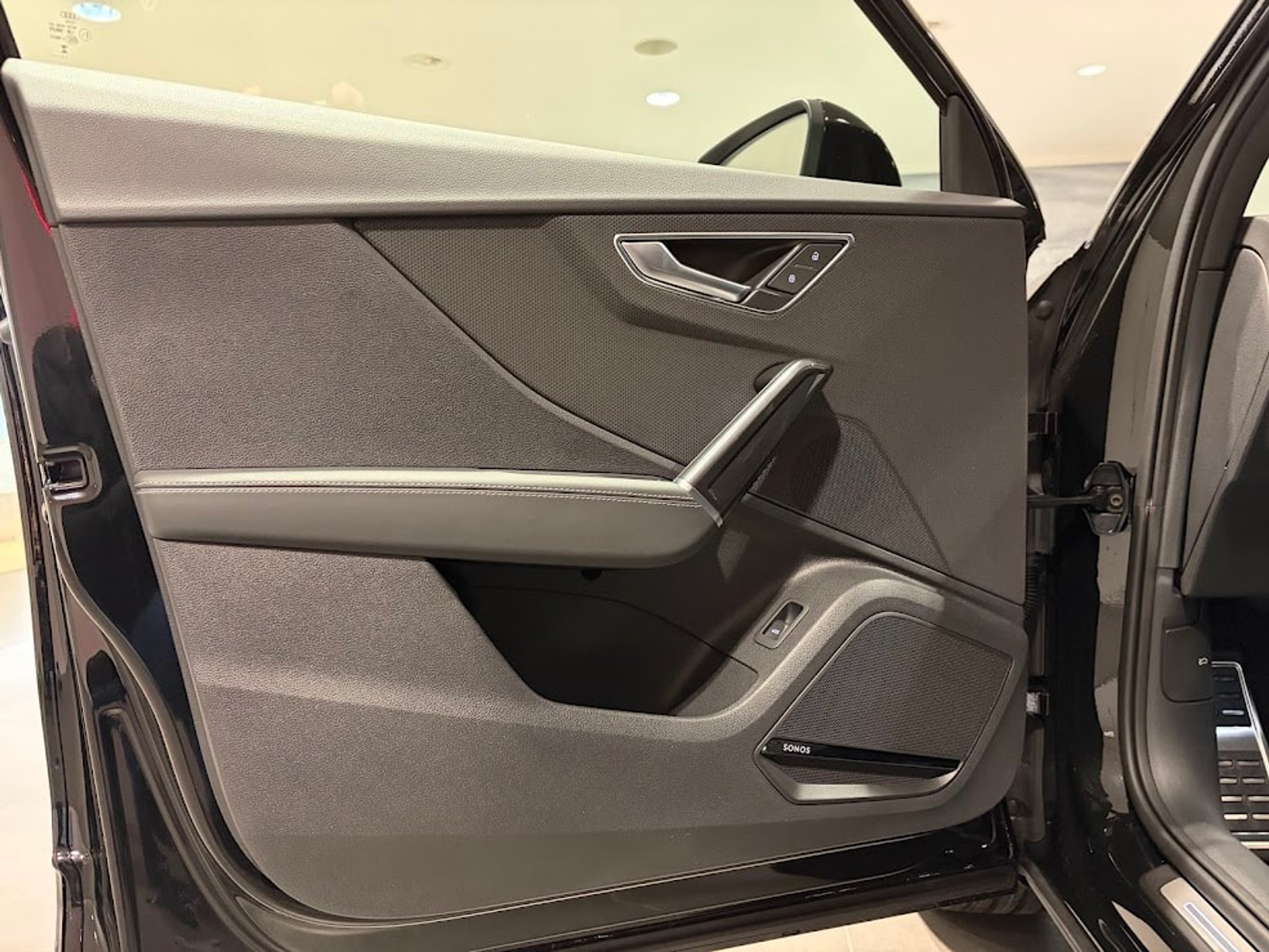 listing desktop thumbnail image 2