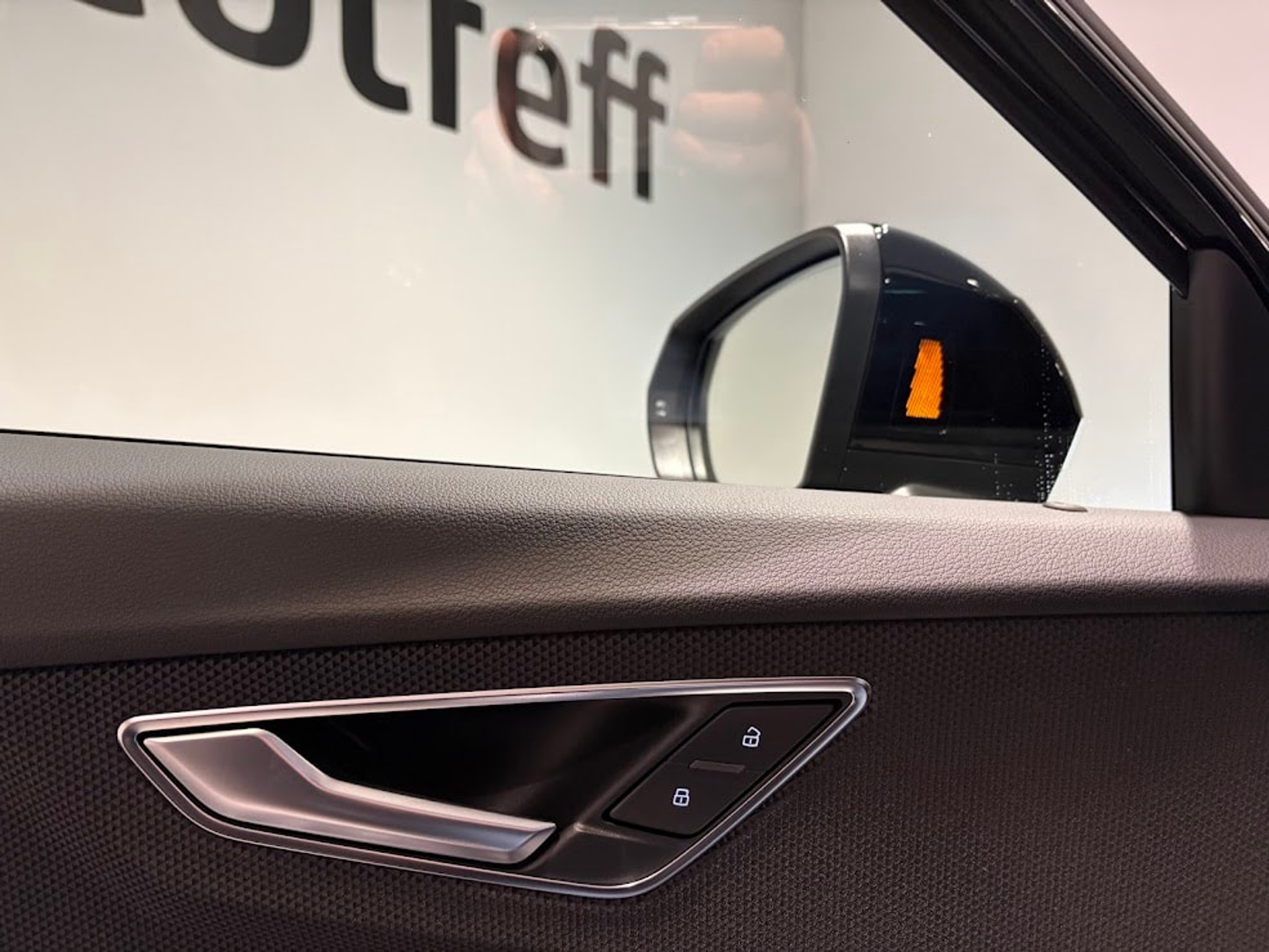 listing desktop thumbnail image 7