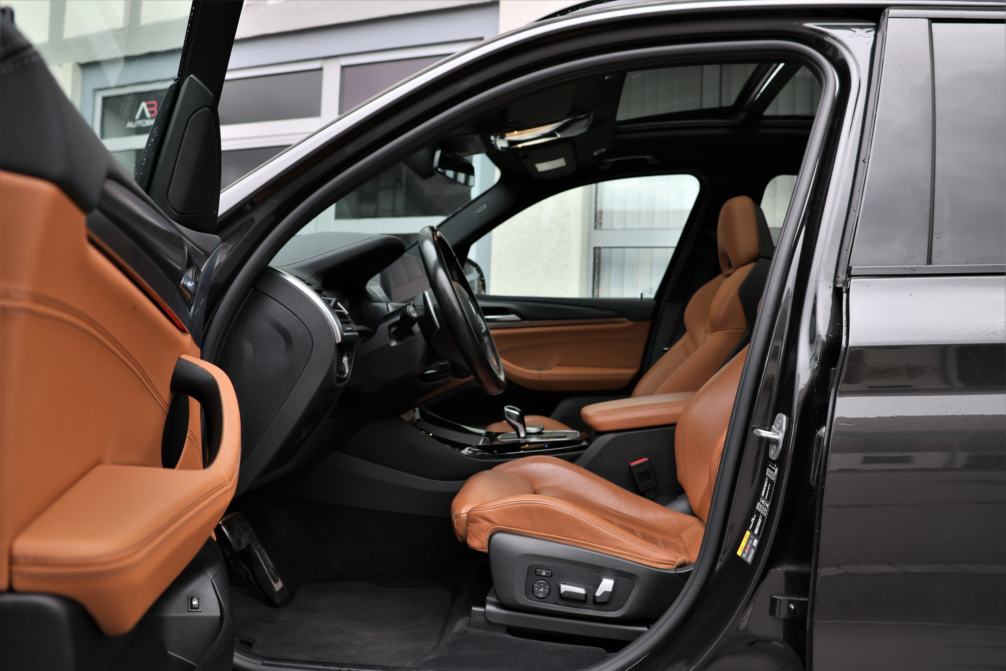 listing desktop thumbnail image 8