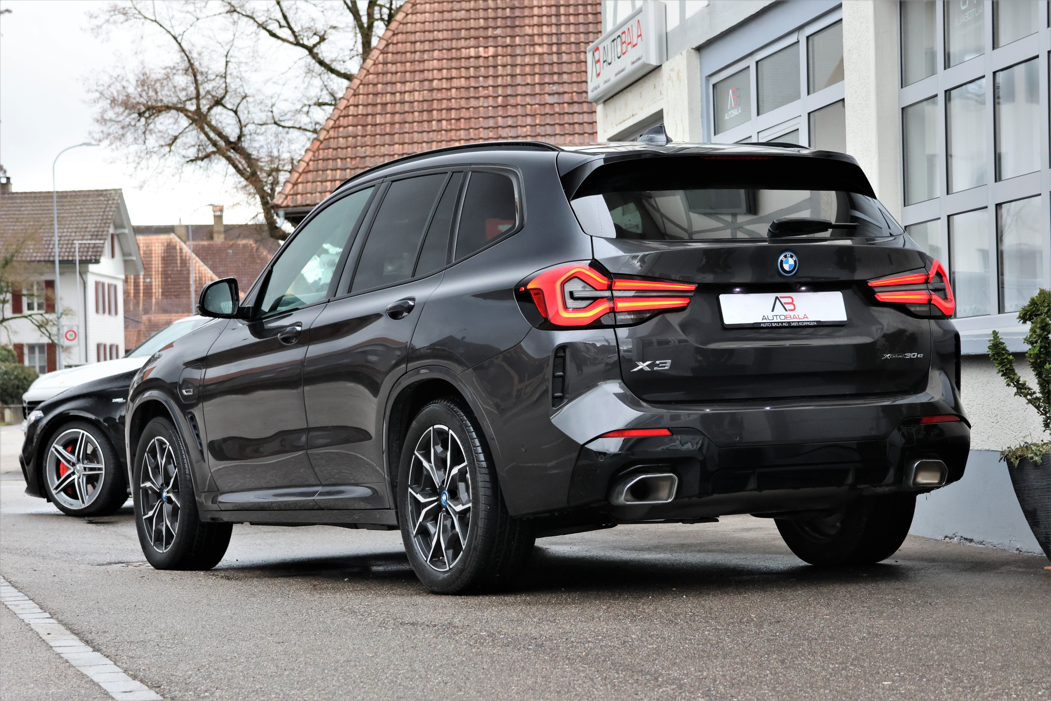 listing desktop thumbnail image 2