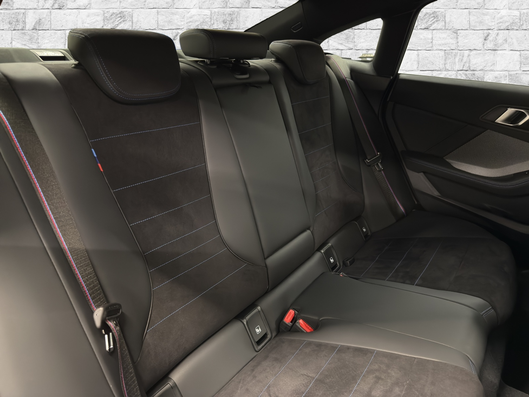 listing desktop thumbnail image 18