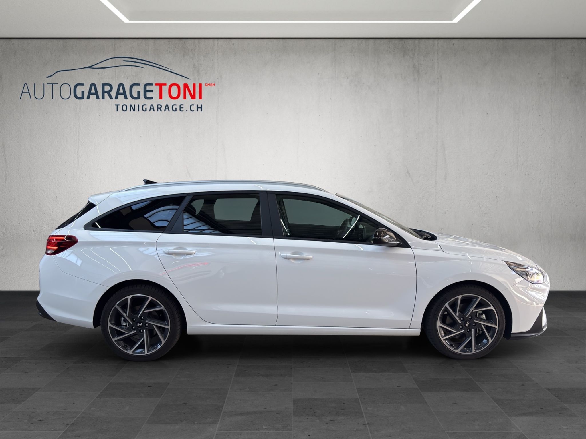 listing desktop thumbnail image 4