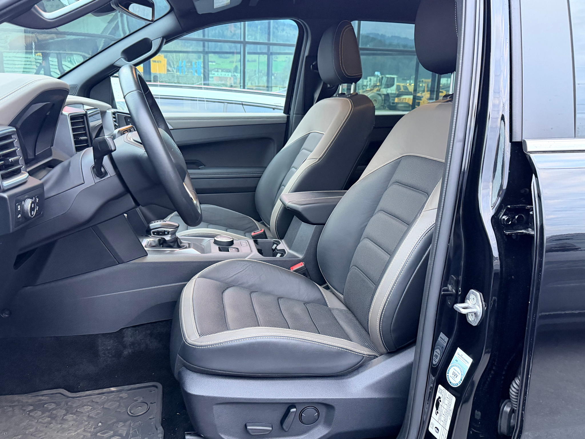 listing desktop thumbnail image 2