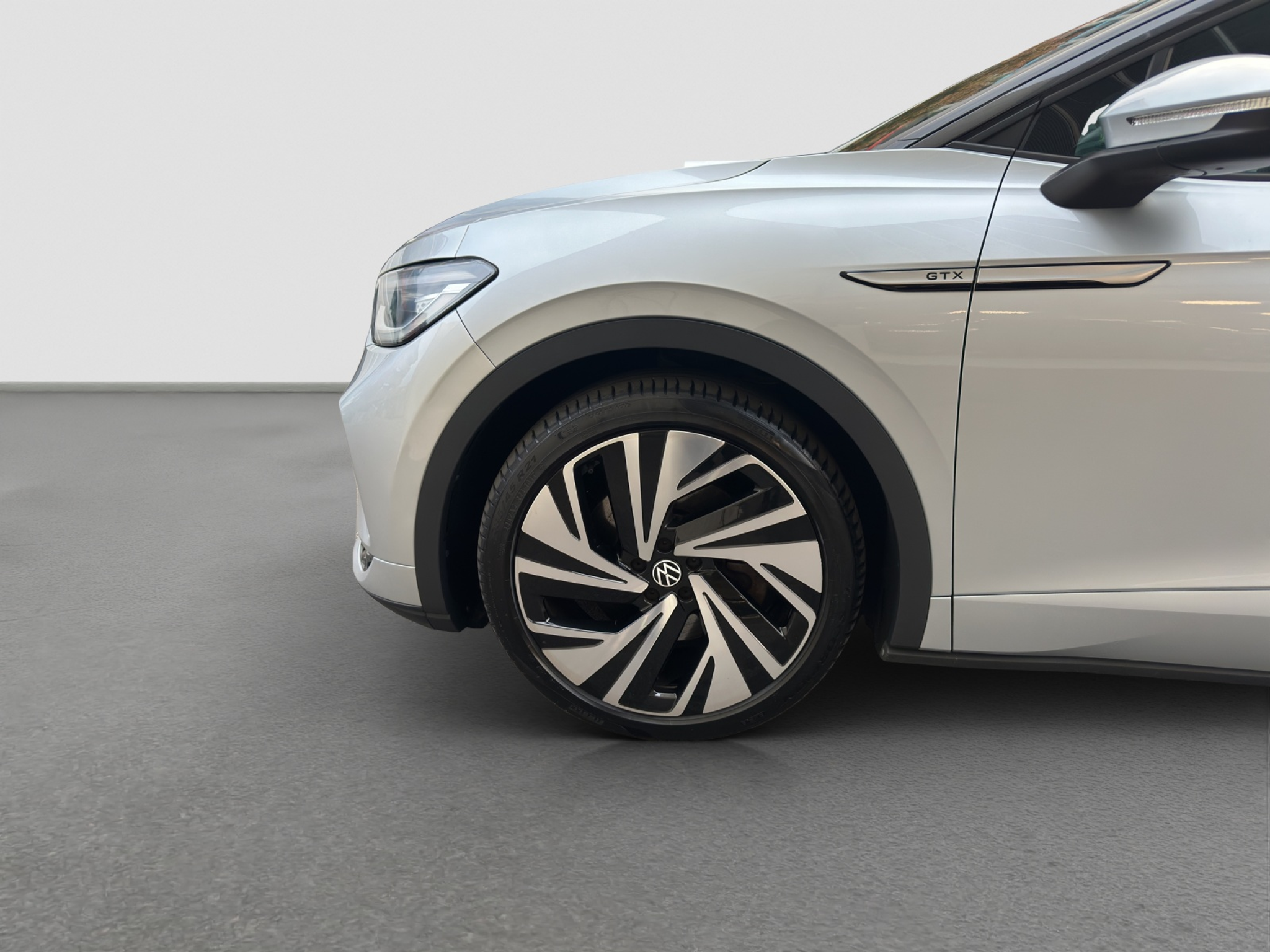 listing desktop thumbnail image 4