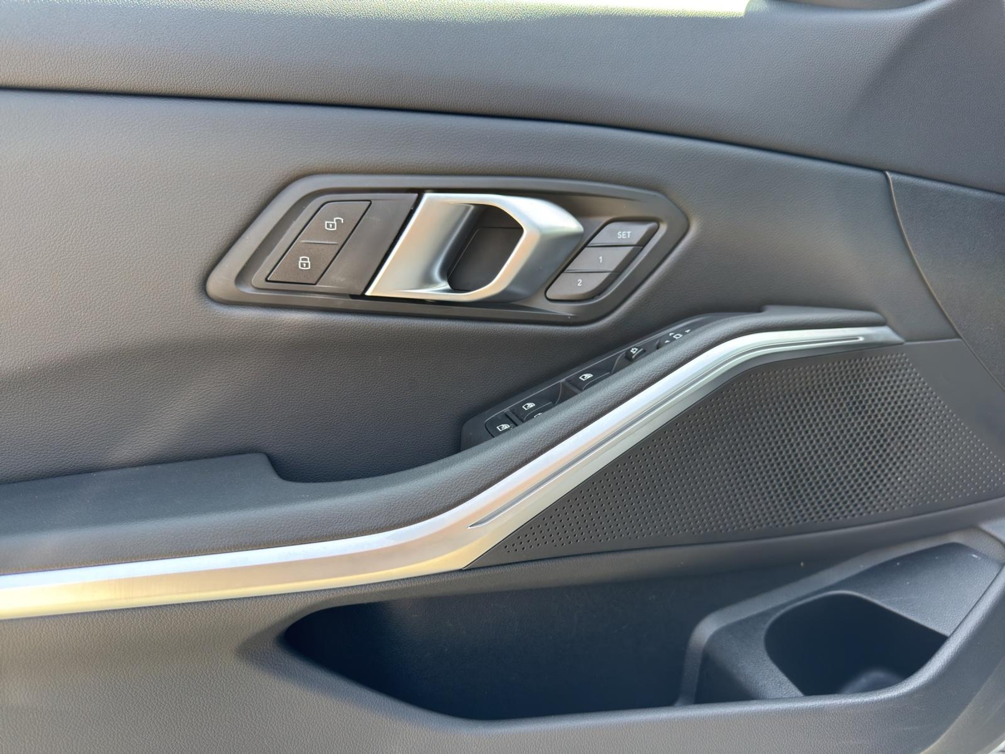 listing desktop thumbnail image 19